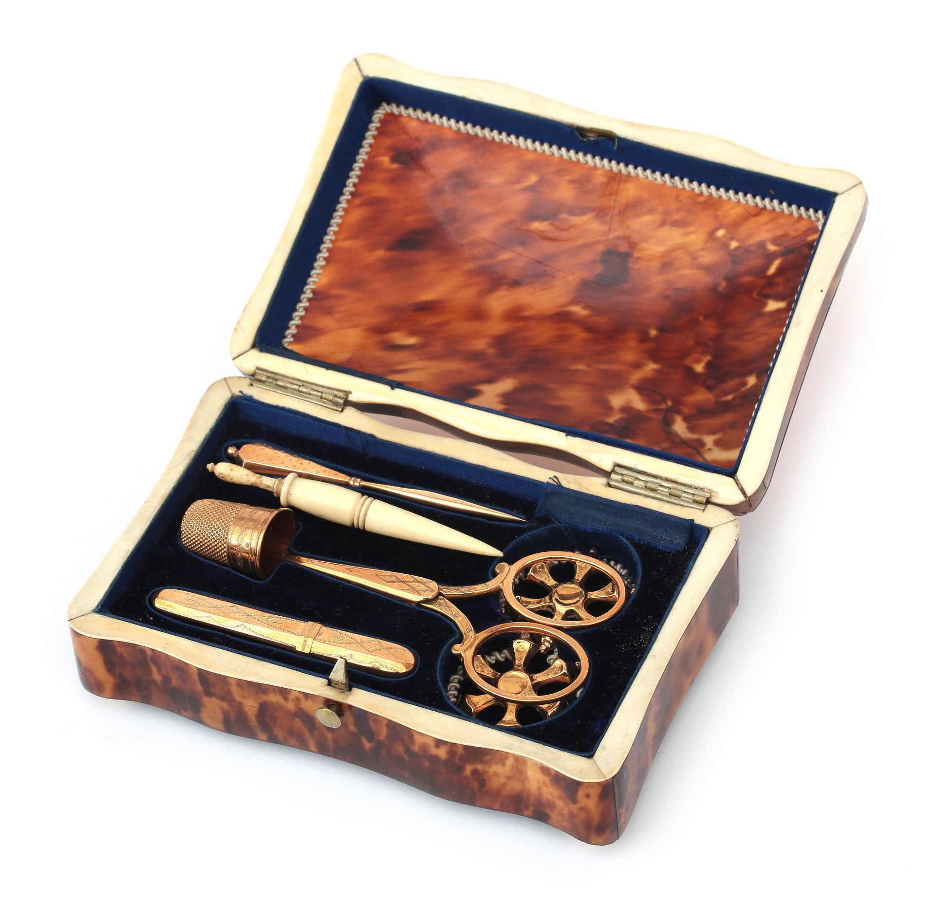 A 14 karat gold sewing kit/nécessaire in tortoise box, ca. 1860