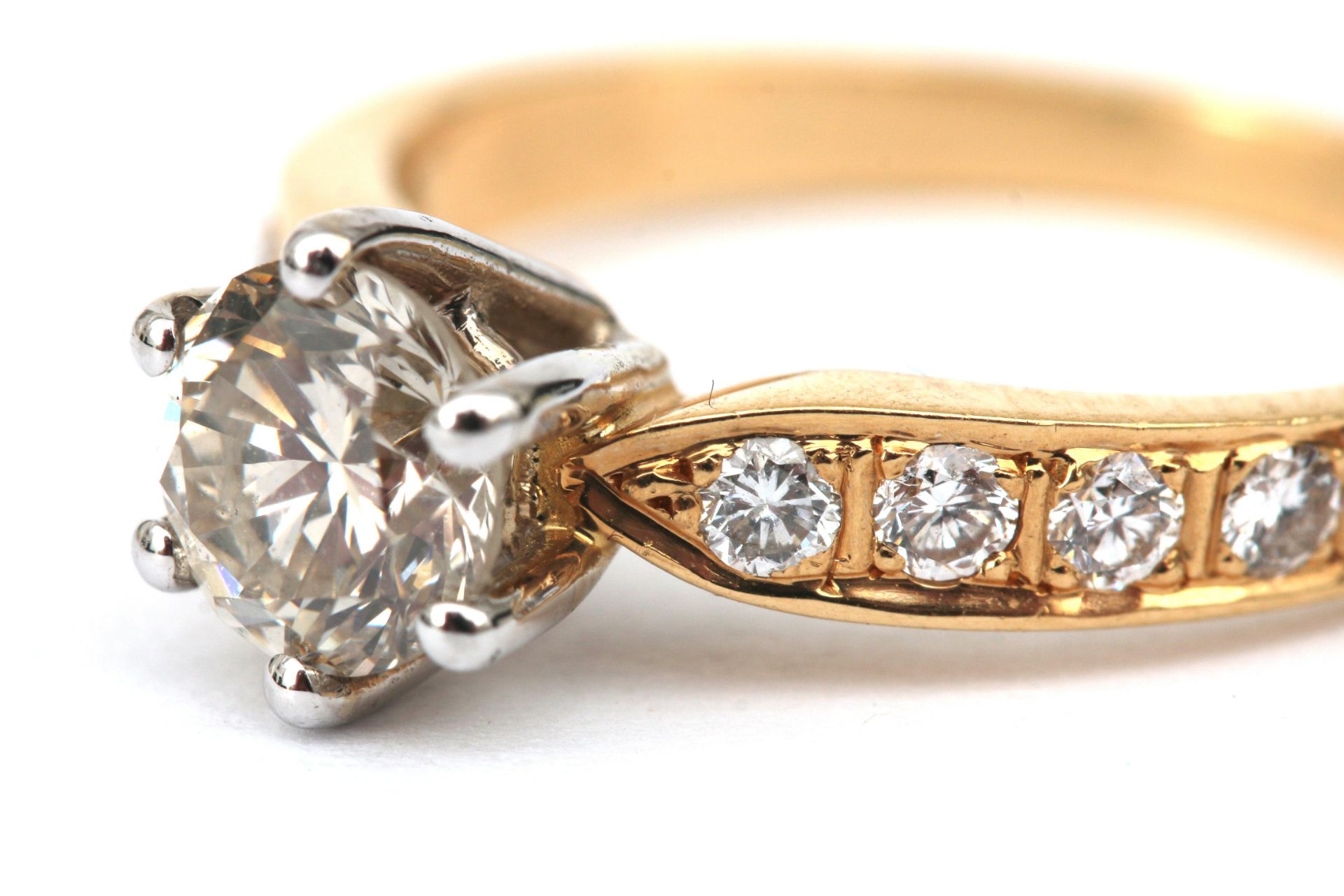 An 18 carat yellow gold diamond solitaire ring  - Bild 2 aus 6