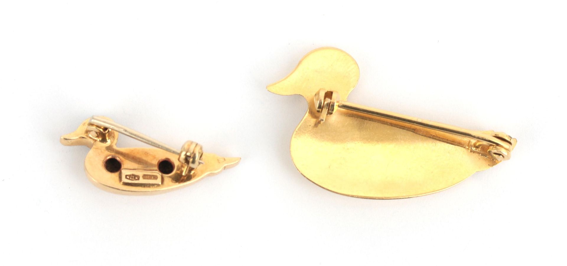 A 14 karat gold devant de corsage, with two brooches in the shape of two ducks - Bild 2 aus 2