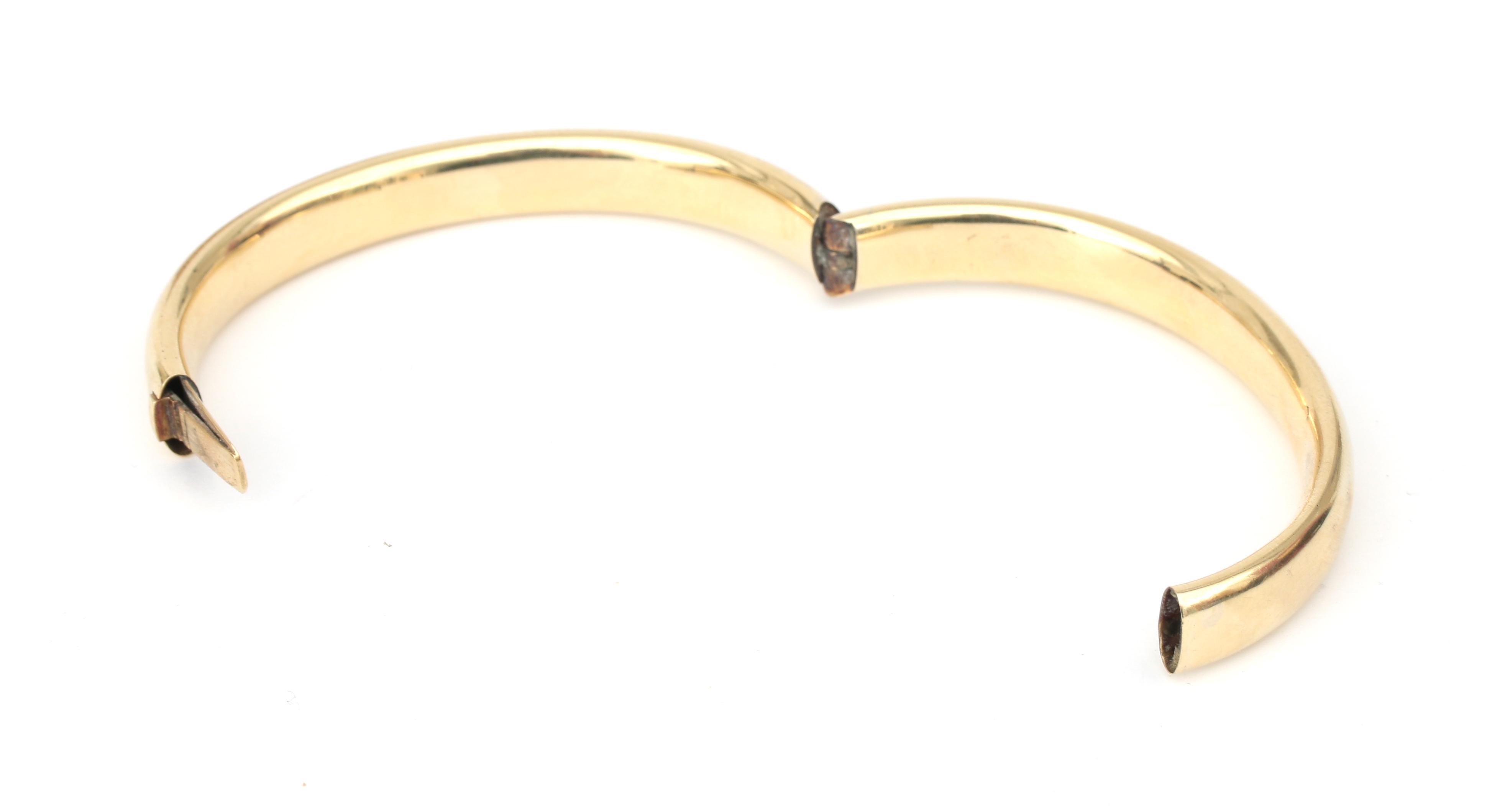 A 14 karat gold bangle - Image 3 of 3