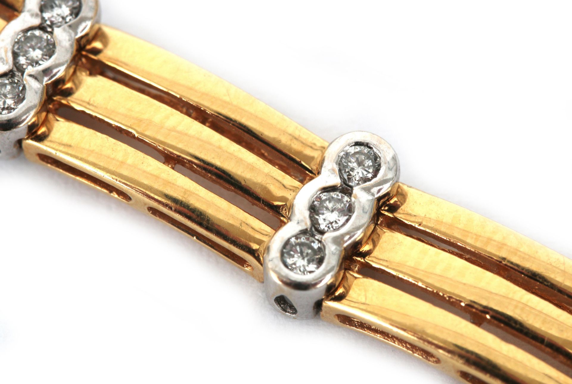 An 18 karat gold two tone diamond link bracelet - Bild 3 aus 3