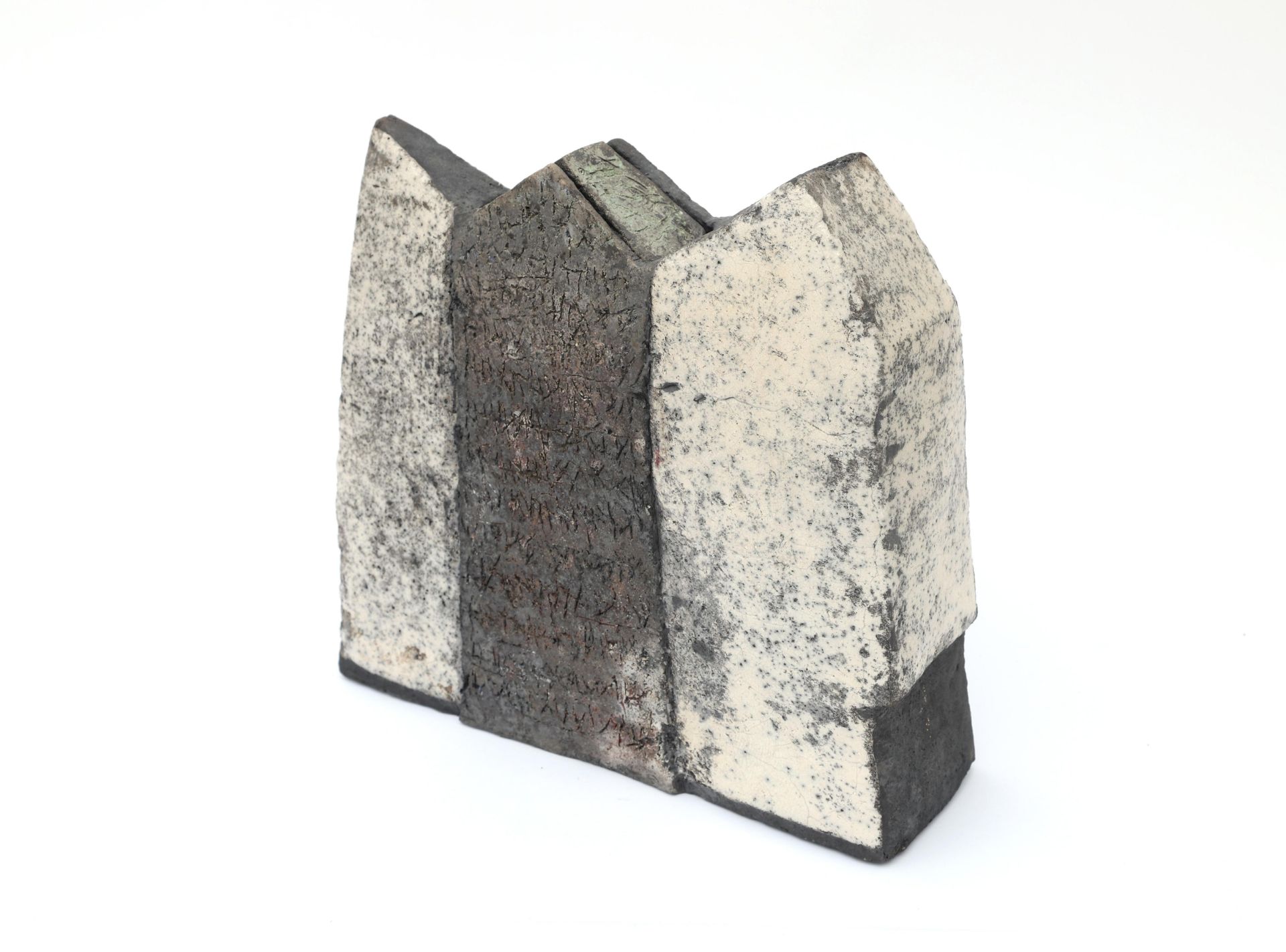 Susanne Silvertant (1961) A sculpture shaped as three houses, constructed of plaques of clay, with