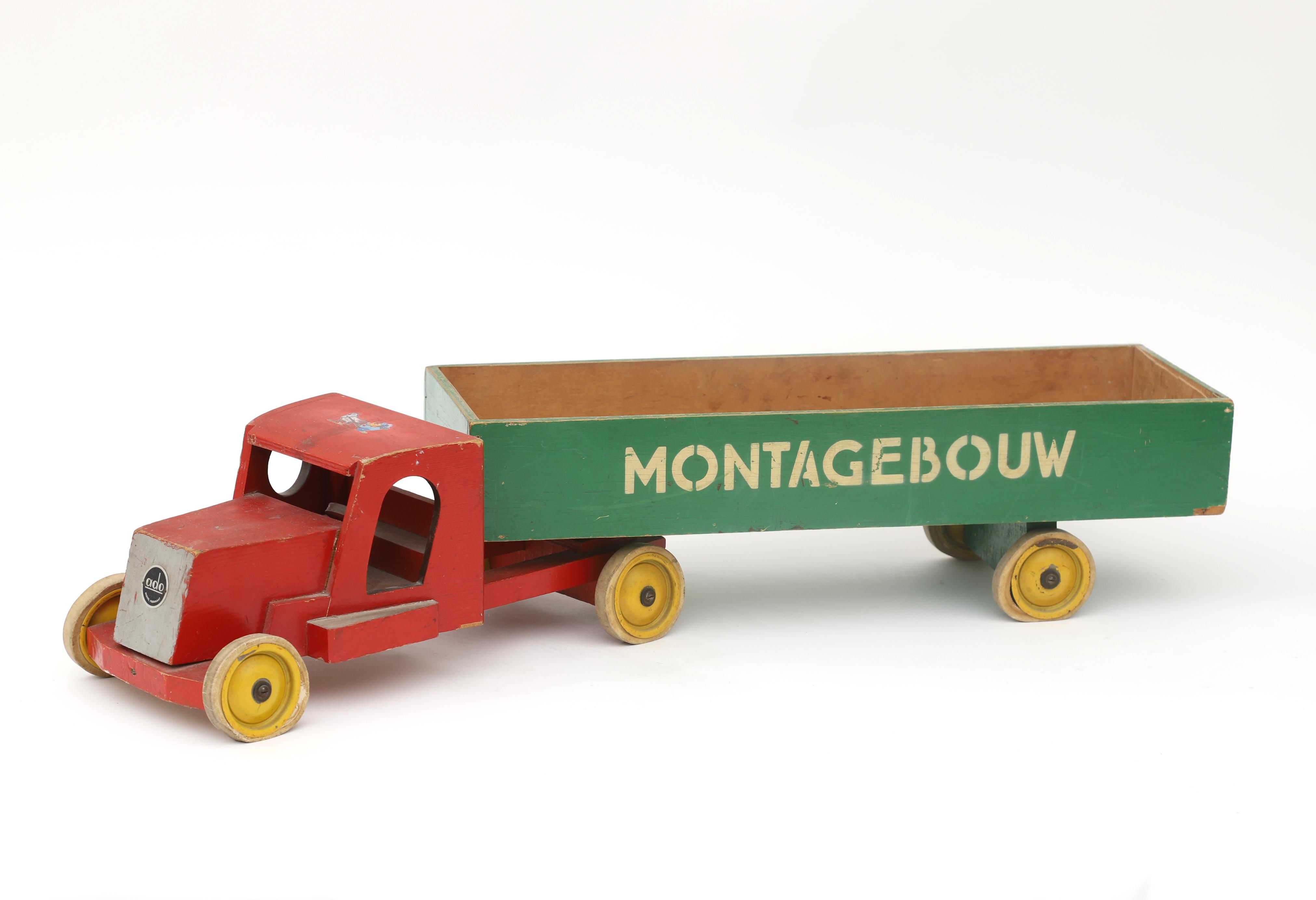 ADO Speelgoed A green, red, yellow and silvercoloured lacquered wooden child's truck ' - Image 2 of 3