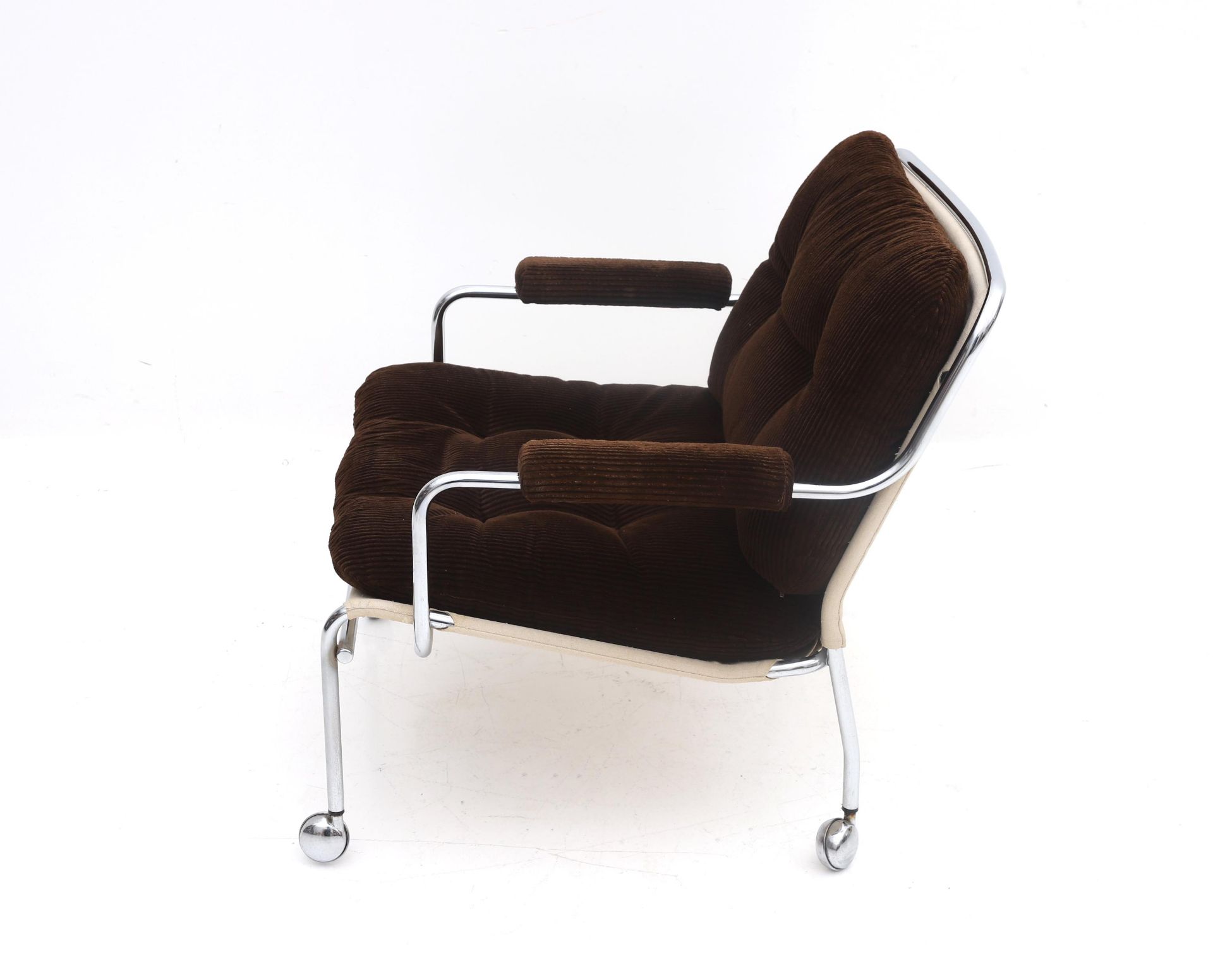 Seventies A chromium plated tubuar steel easy chair on casters, with canvas seat, brown ribbed - Bild 2 aus 3