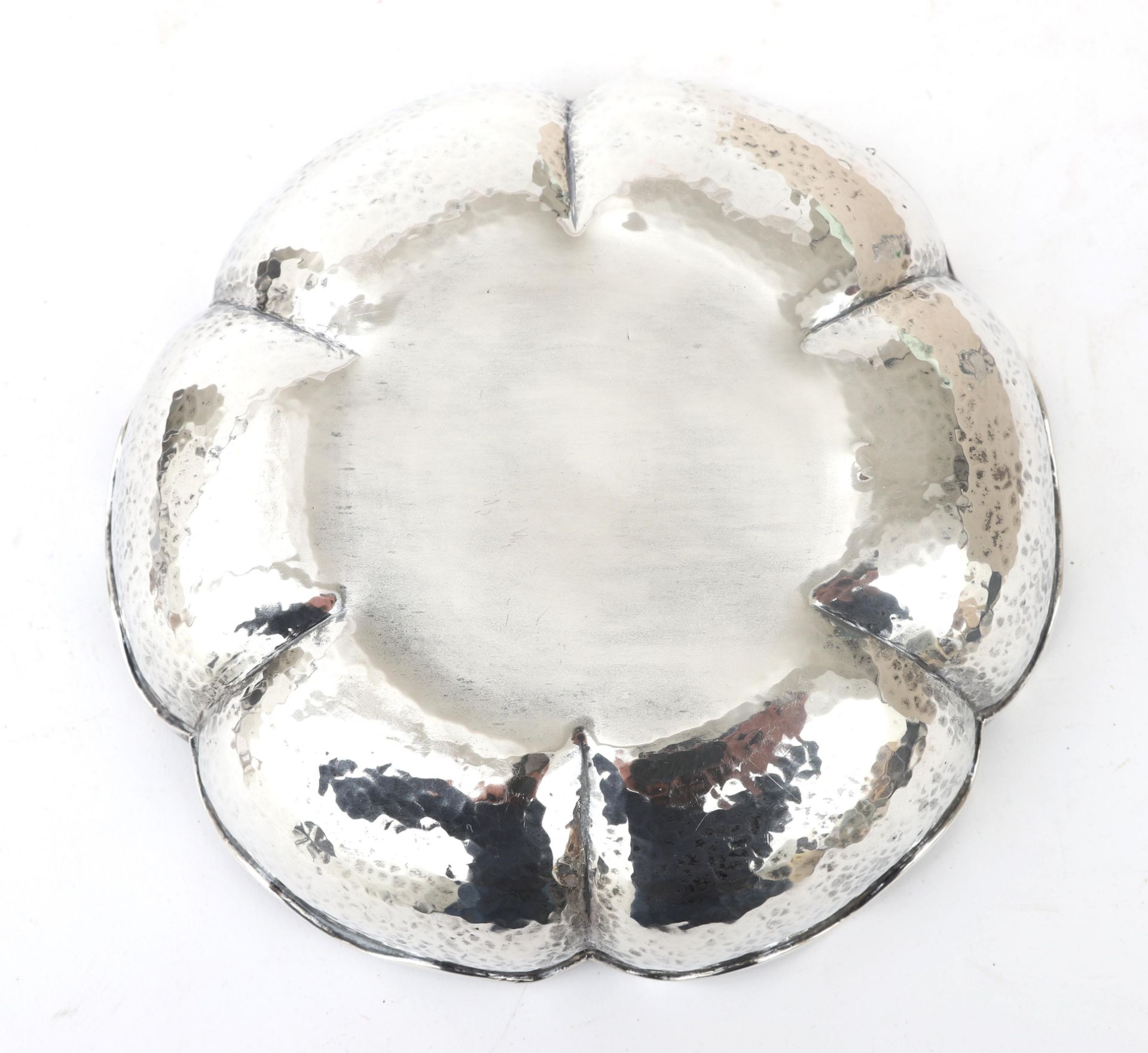 Art Deco style A hammered .835 silver bowl shaped as a flower, struck with Portguese mark used - Bild 3 aus 3