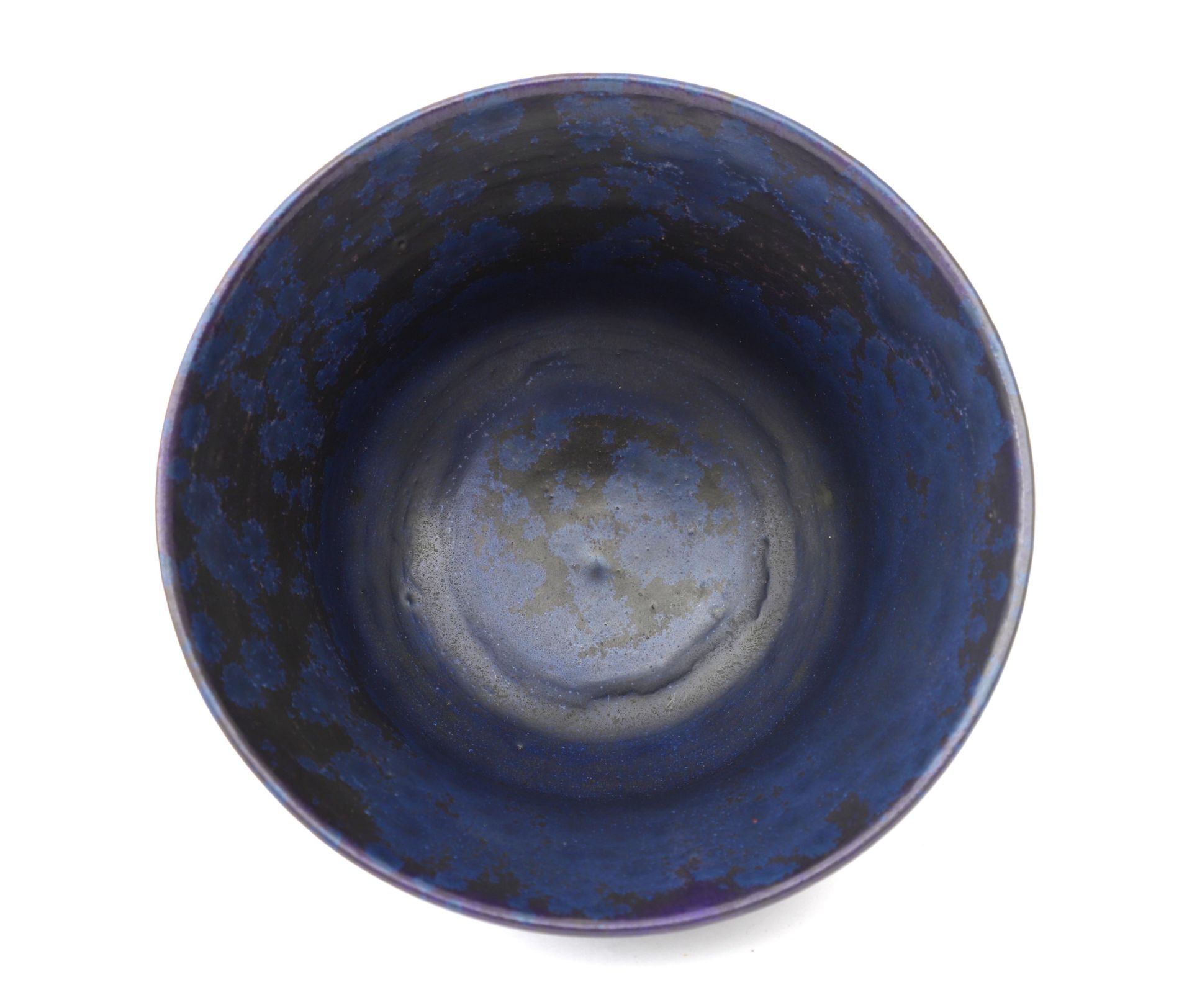 Jan van der Vaart (1931-2000) A blue and black glazed stoneware bowl with flaring rim, signed - Bild 3 aus 4