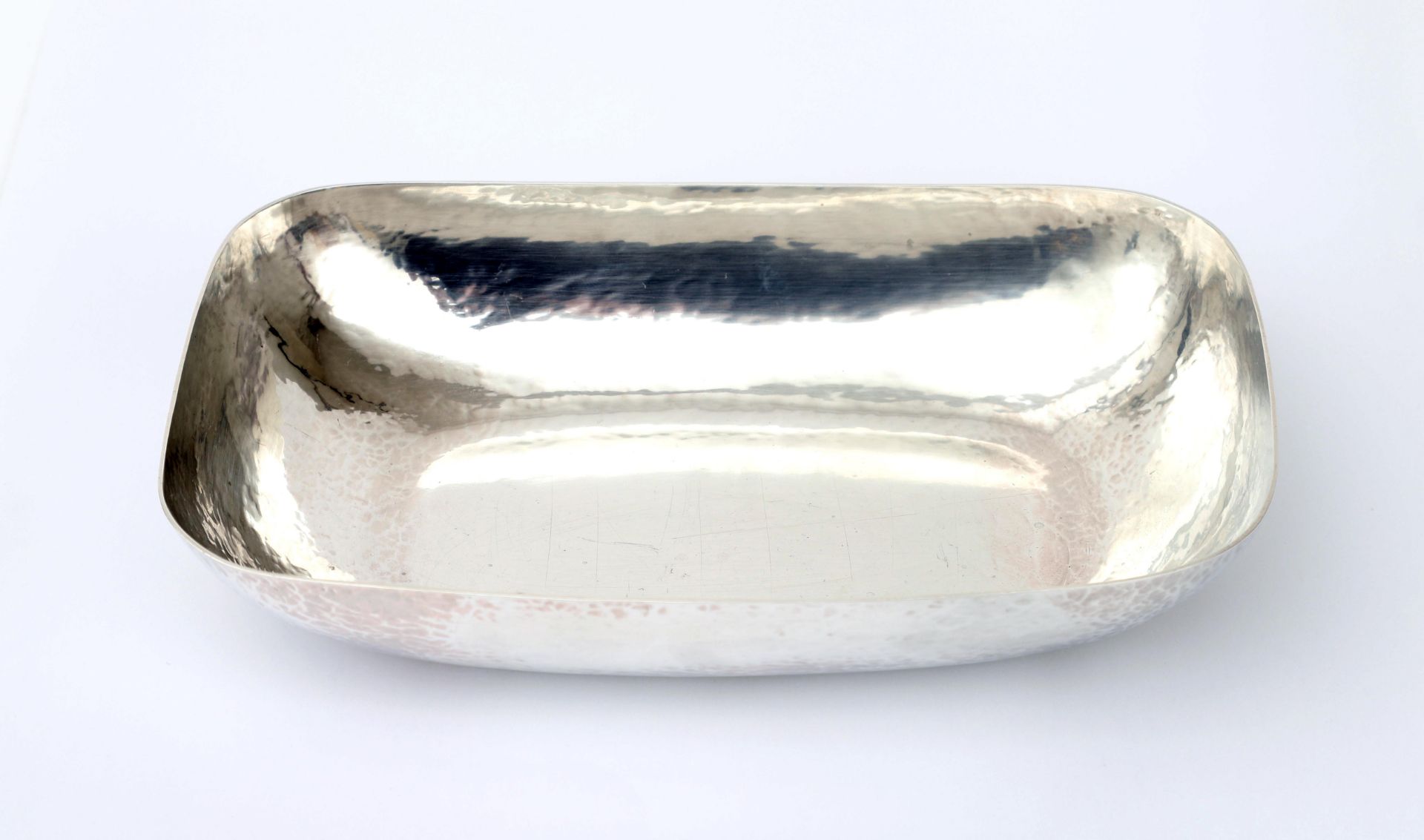 Emmy Roth (1885-1942) A .925 hammered zilver rounded rectangular serving bowl, Germany, circa - Bild 3 aus 4