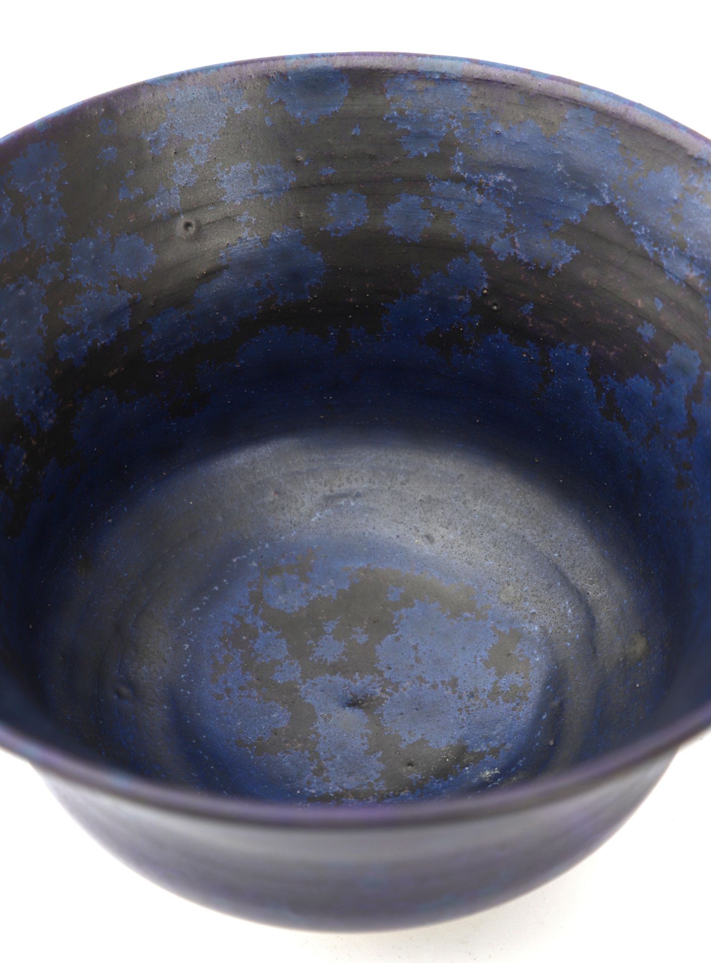 Jan van der Vaart (1931-2000) A blue and black glazed stoneware bowl with flaring rim, signed - Bild 4 aus 4