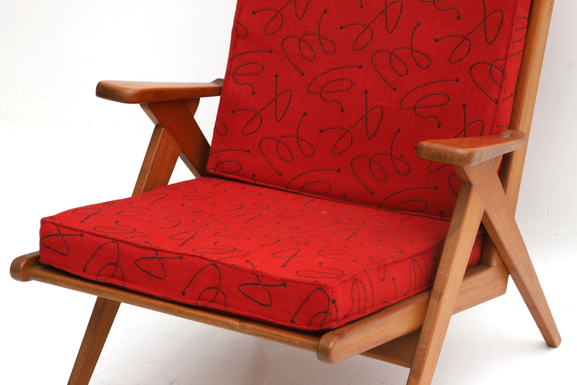 Midcentury Modern A teak easy chair, the seat an backrest upholstered in red fabric, circa 1960. - Bild 5 aus 5