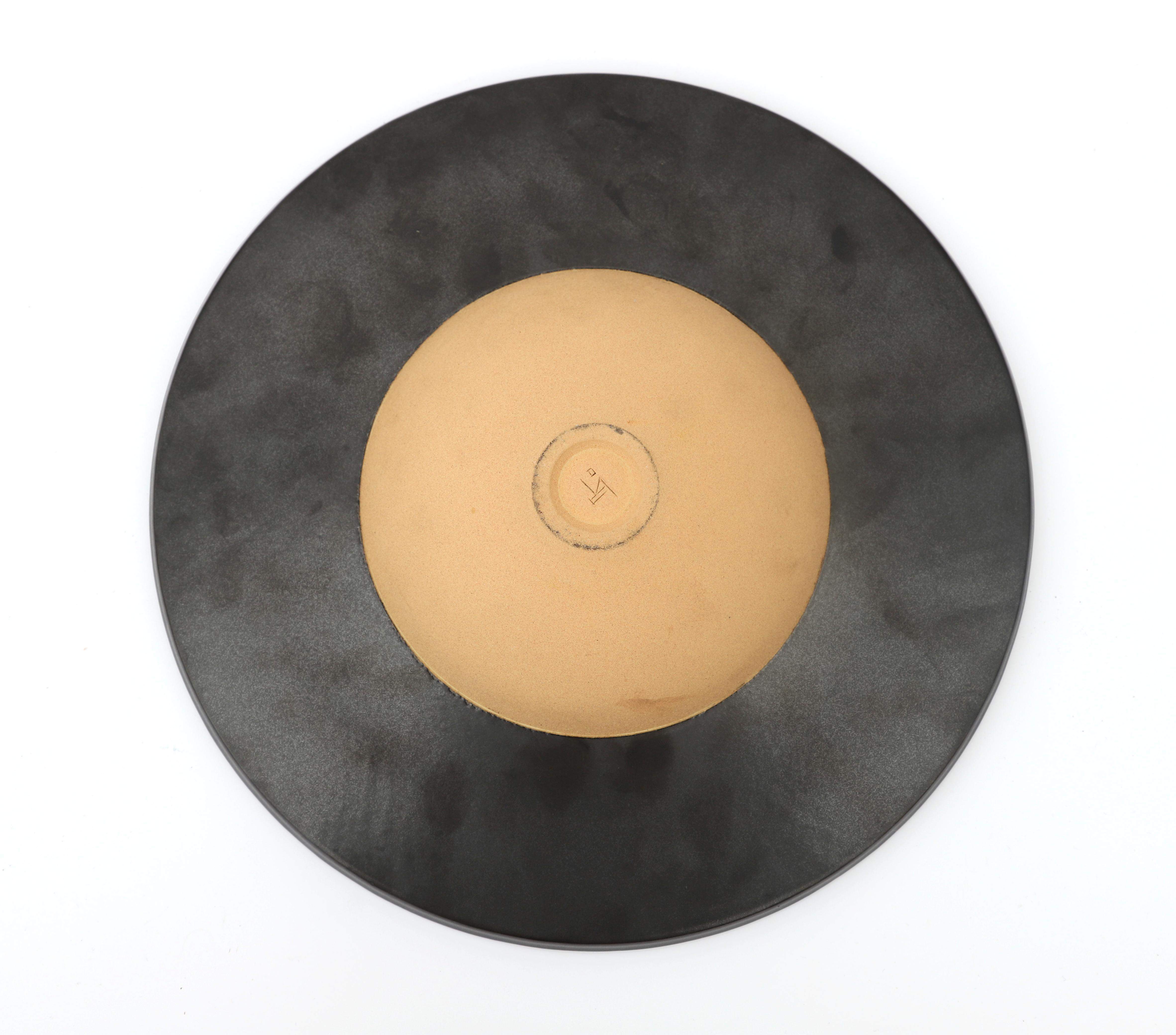 Kyra Spieker (1957) A stoneware bowl shaped as a hat, the rim glazed in black, the centre - Image 5 of 5