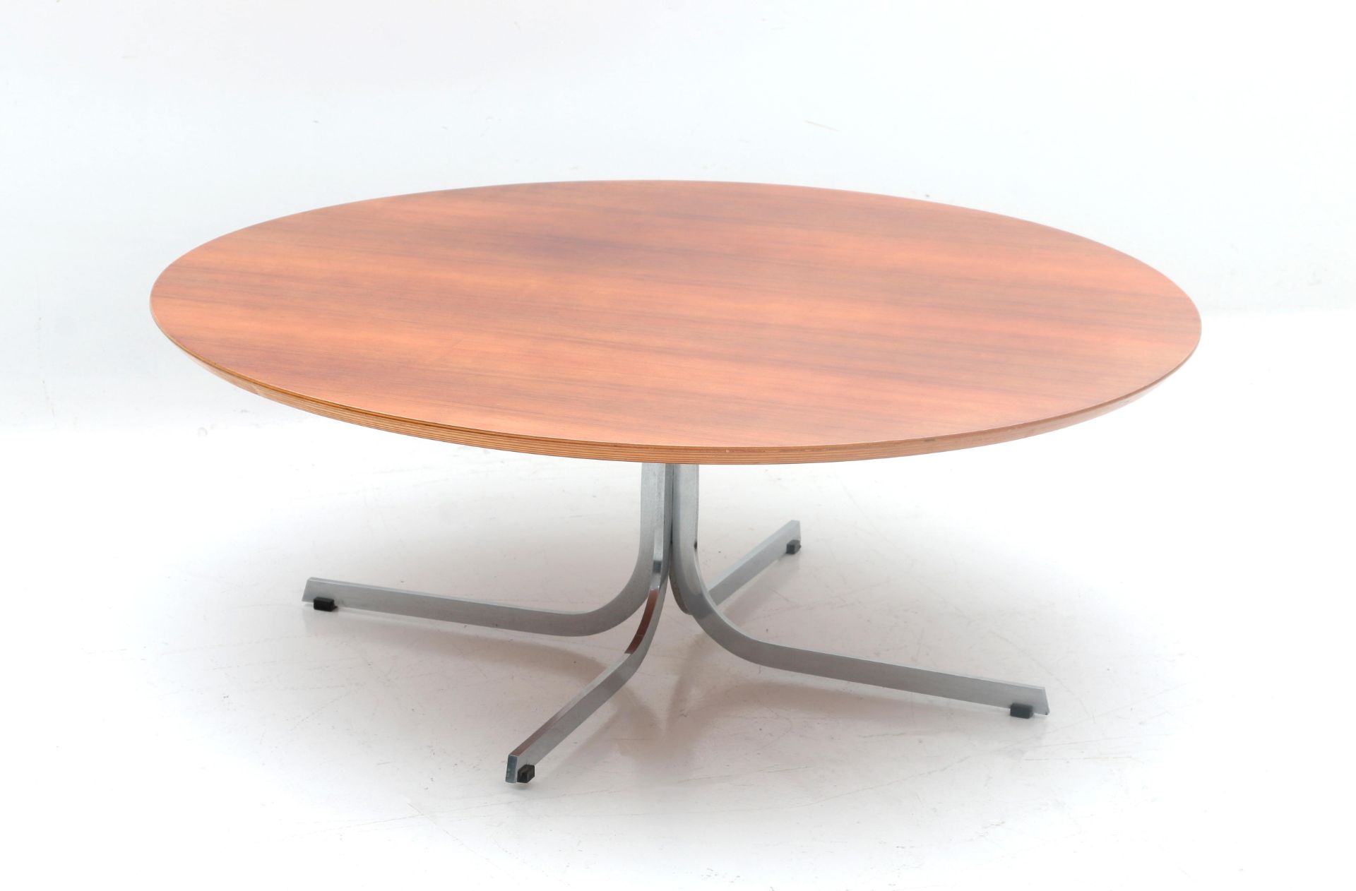 Pierre Paulin (1927-2009) A circular coffee table, rosewood veneered plywood top on metal frame, - Bild 4 aus 4