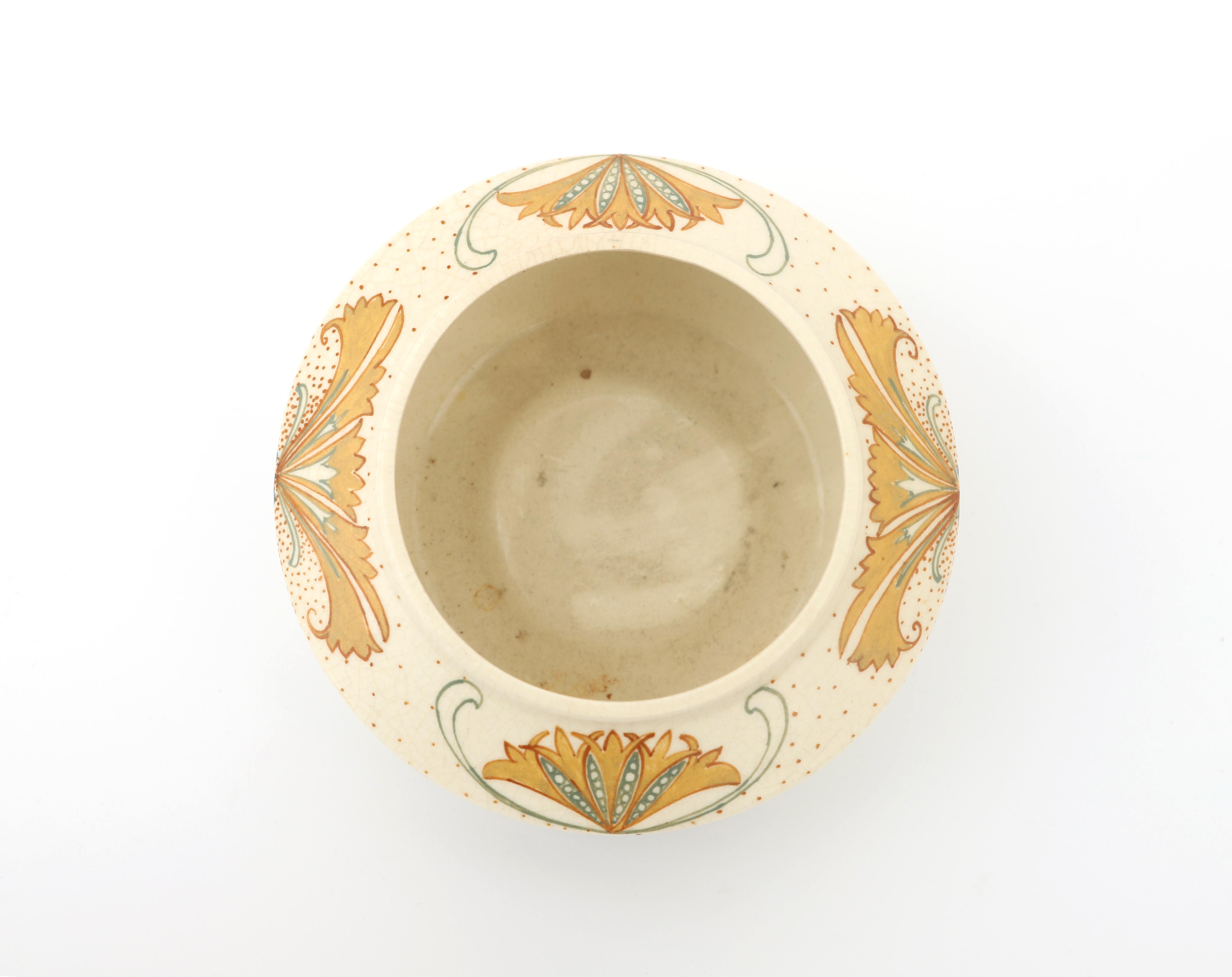 N.V. Arnhemsche Fayencefabriek A matt white glazed ceramic bowl with stylised linear and floral - Image 5 of 5