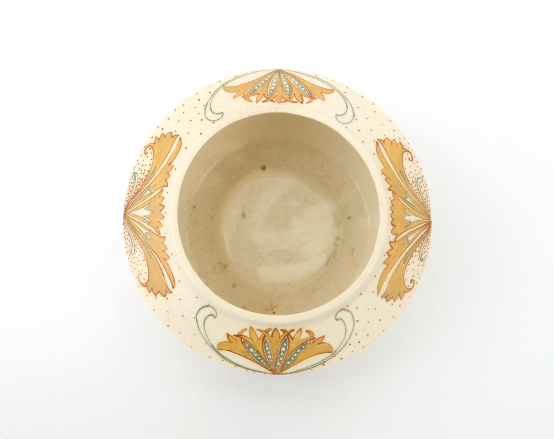 N.V. Arnhemsche Fayencefabriek A matt white glazed ceramic bowl with stylised linear and floral - Bild 5 aus 5