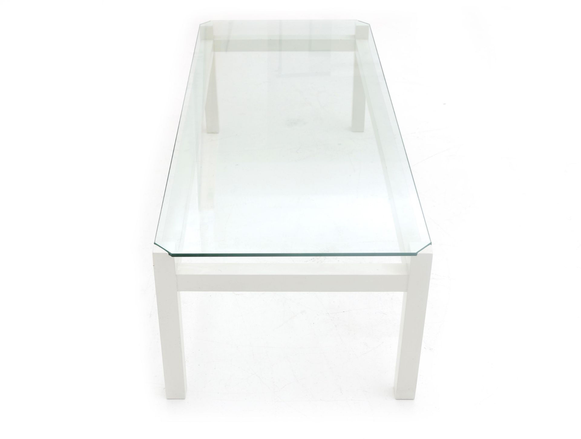 Kho Liang Ie (1927-1975) A rectangular section white lacquered wooden and glass coffee table, - Bild 5 aus 5