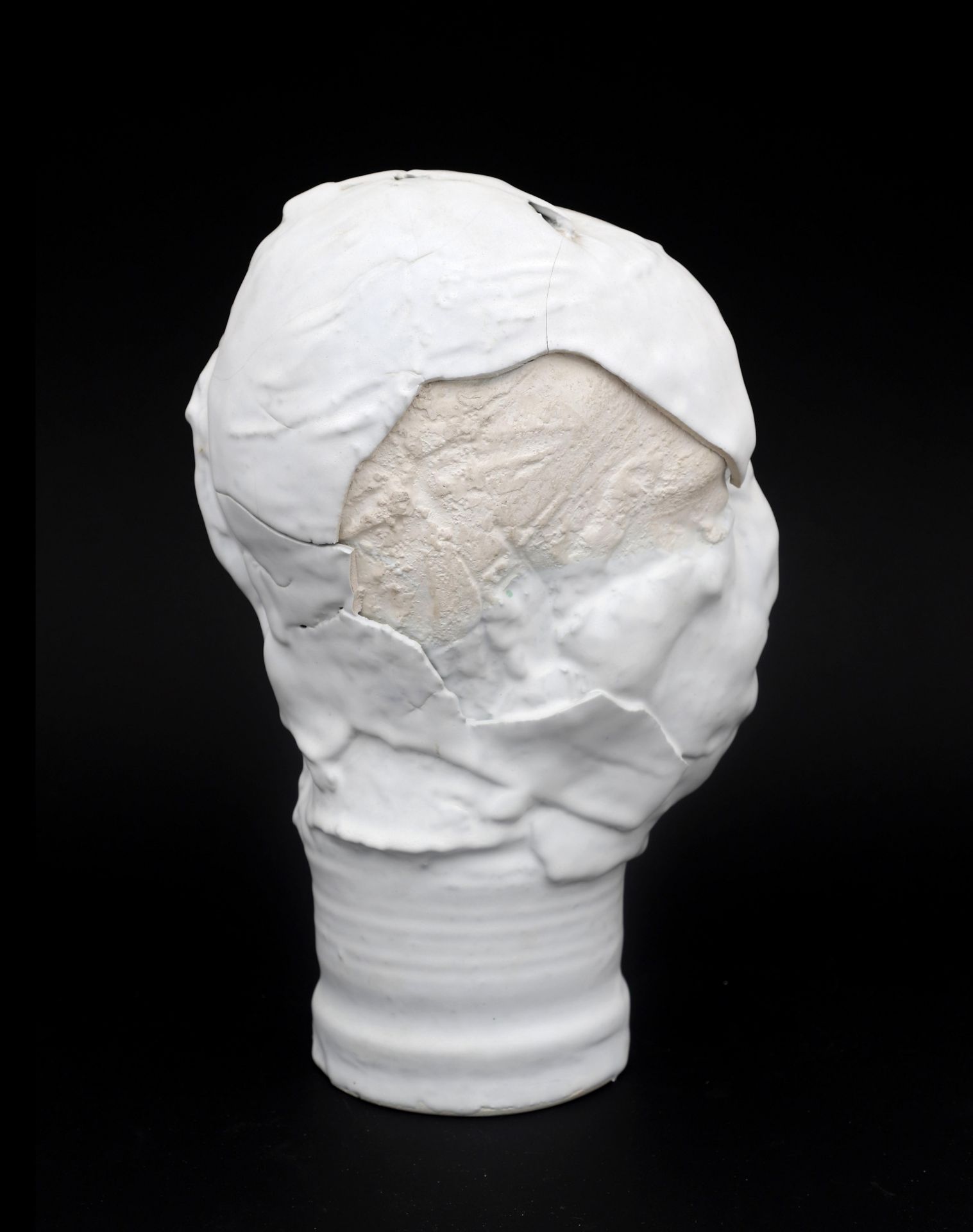 Jan van Leeuwen (1943-1992) A white stoneware and porcelain head, produced at the Experimental - Bild 7 aus 7