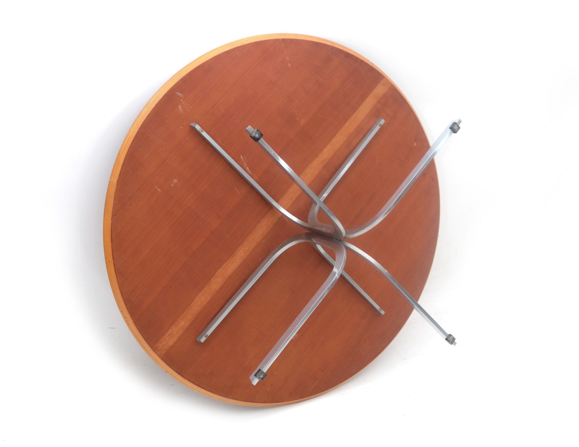 Pierre Paulin (1927-2009) A circular coffee table, rosewood veneered plywood top on metal frame, - Bild 2 aus 4