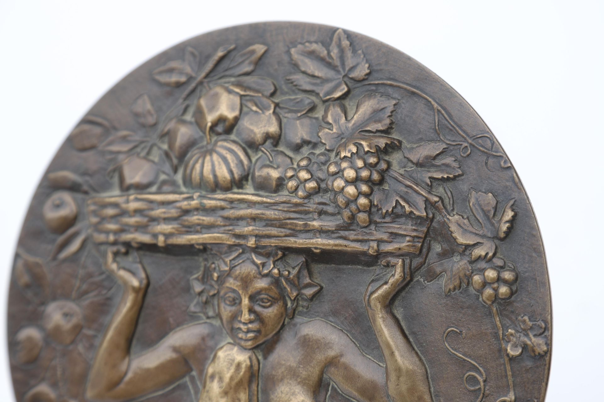 Henry Dropsy (1885-1969) A circular bronze plaque depicting a seated female nude with a fruit-filled - Bild 3 aus 4