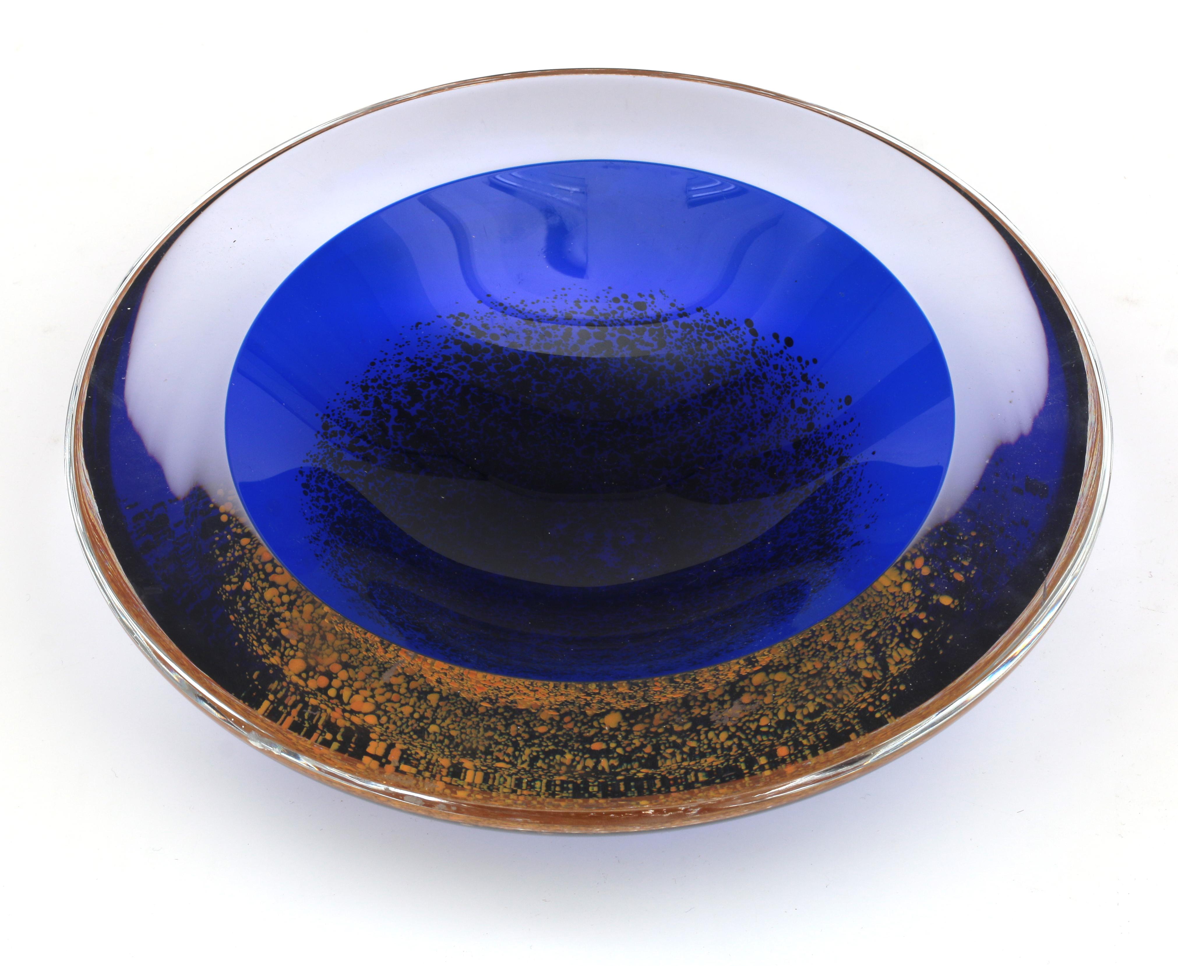 Olaf Stevens (1954) A heavy blue glass dish with clear overlay and yellow inclusions, multiple, - Image 5 of 5