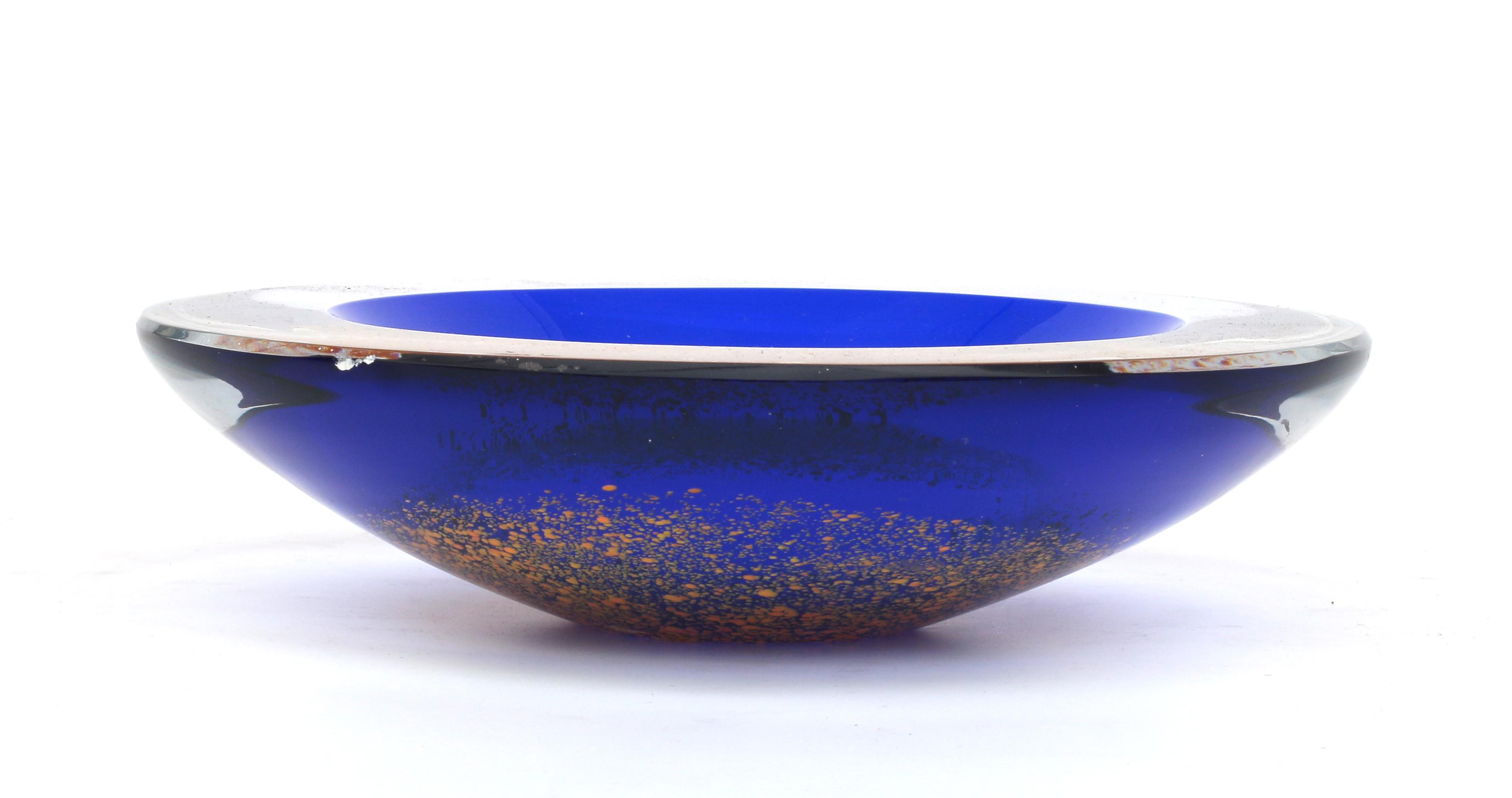 Olaf Stevens (1954) A heavy blue glass dish with clear overlay and yellow inclusions, multiple, - Image 4 of 5