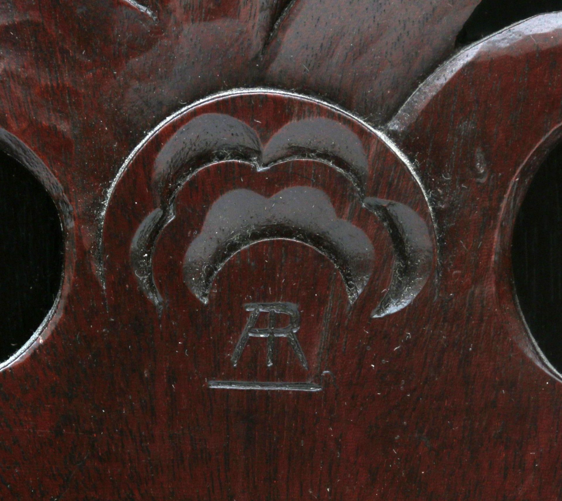 Adrianus Remiëns (1890-1972) A mahogany and coromandel Amsterdam School desk with red upholstered - Bild 2 aus 6