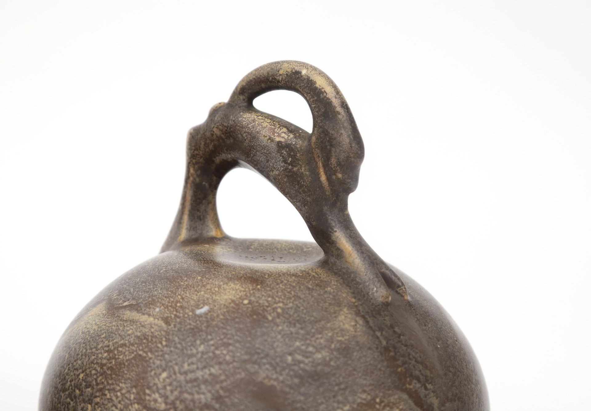 Hildo Krop (1884-1970) A grey/brown glazed ceramic lidded jar, the grip of the handle shaped as an - Bild 3 aus 4