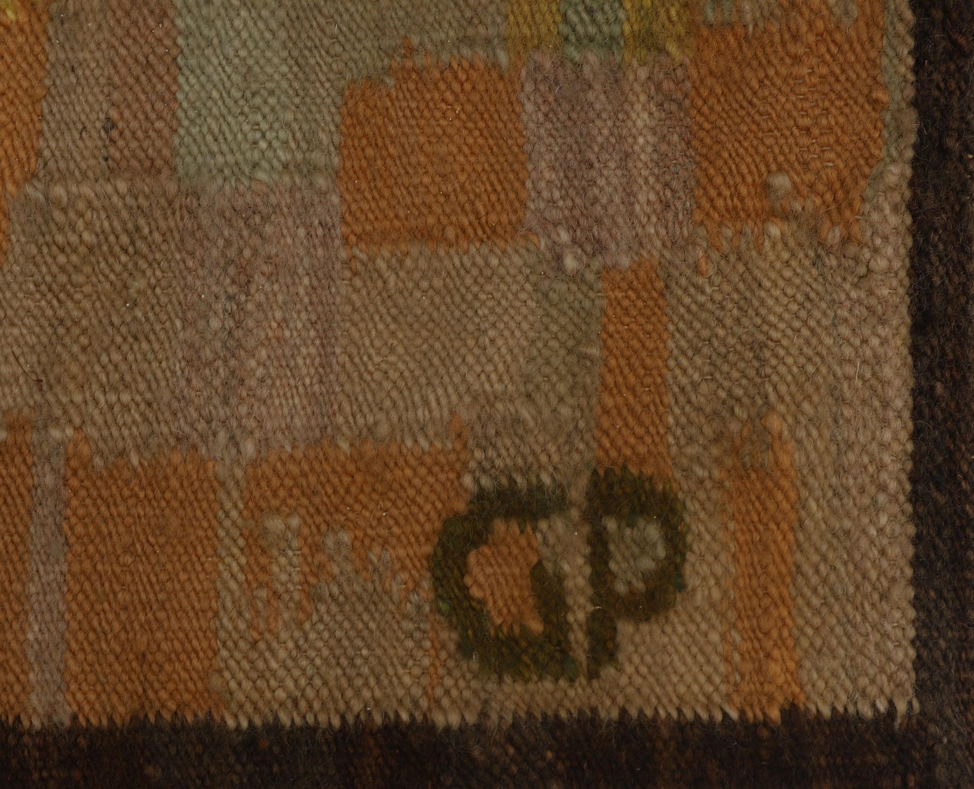 Piotr Grabowski (1933) A handwoven wall tapestry decorated with a market scene, 1972, signed with - Bild 2 aus 3