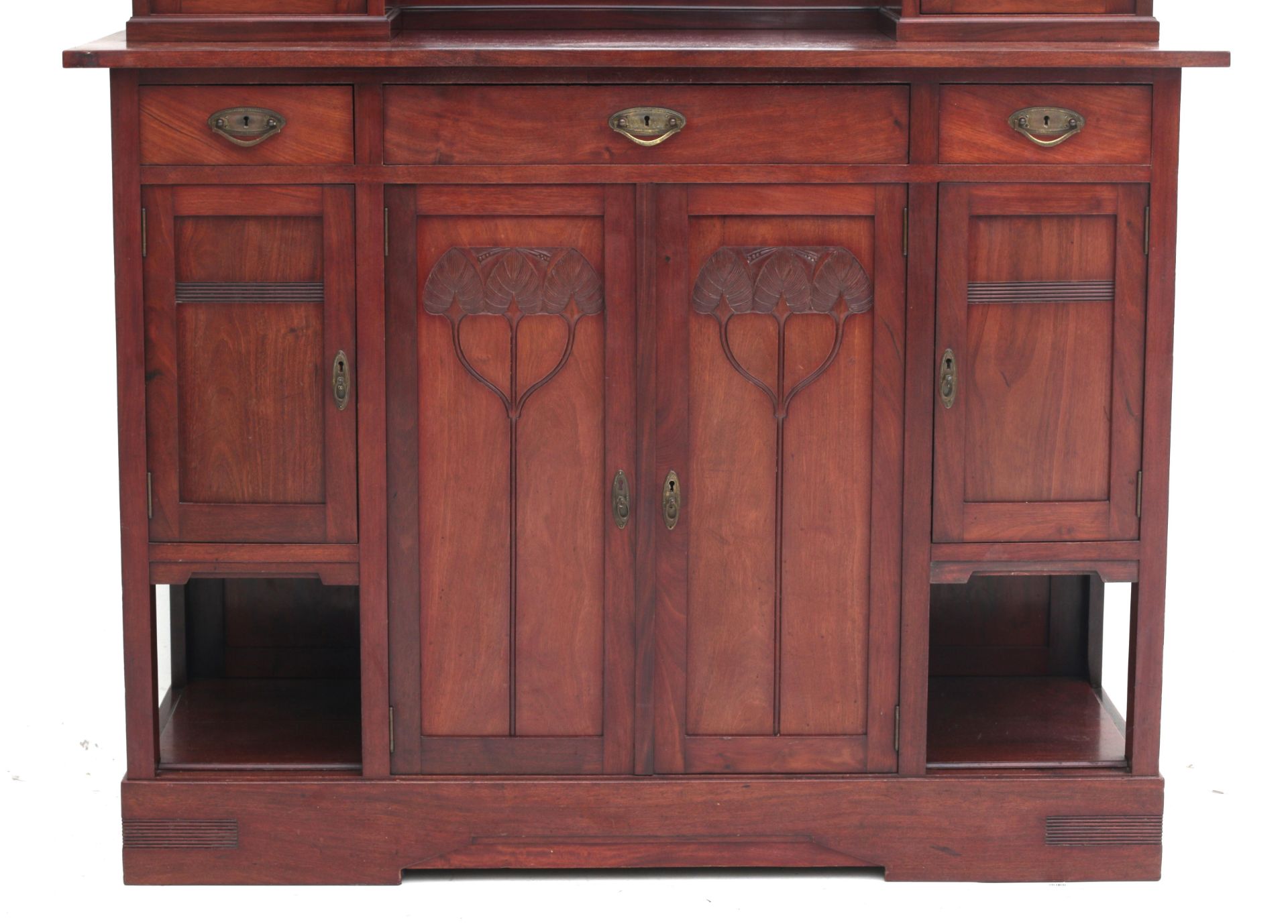 Art Nouveau A mahogany sideboard, the upper part with four glass-paned doors and a mirror, the lower - Bild 6 aus 6