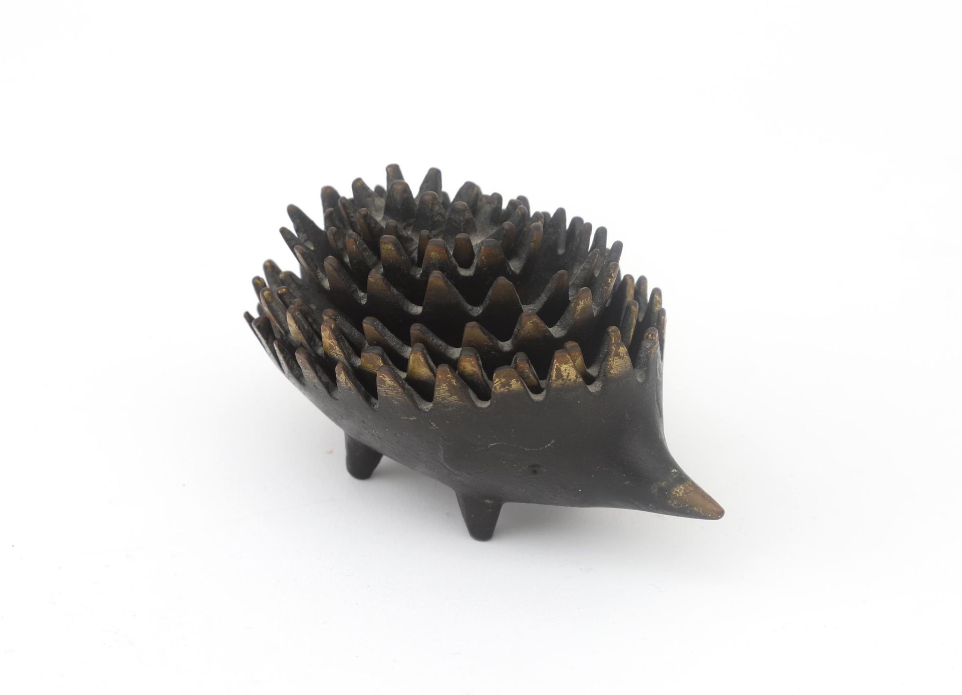 Walter Bosse (1904-1979) Six stackable brons bowls, the whole shaped as an hedgehog, second half