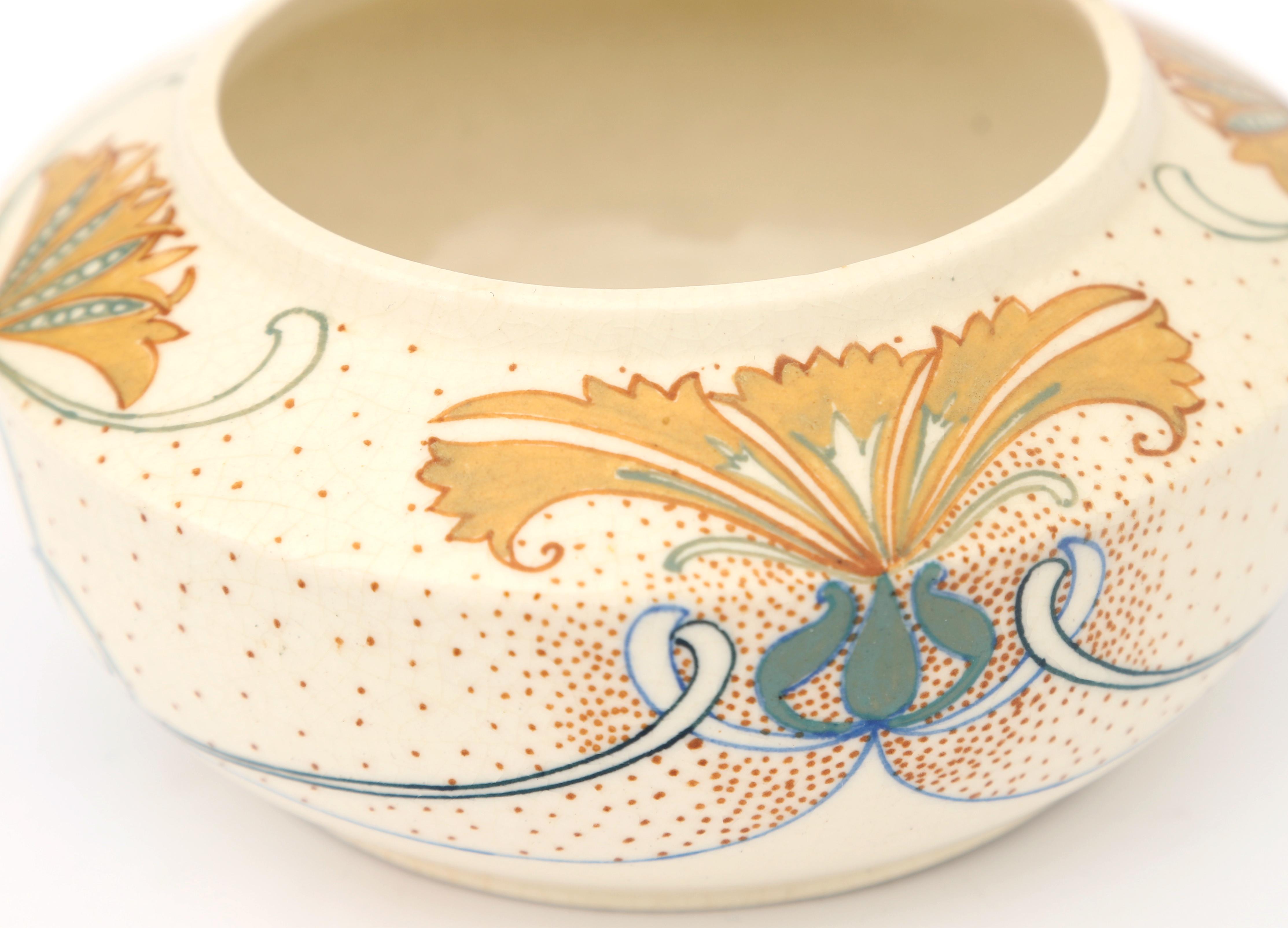 N.V. Arnhemsche Fayencefabriek A matt white glazed ceramic bowl with stylised linear and floral - Image 3 of 5