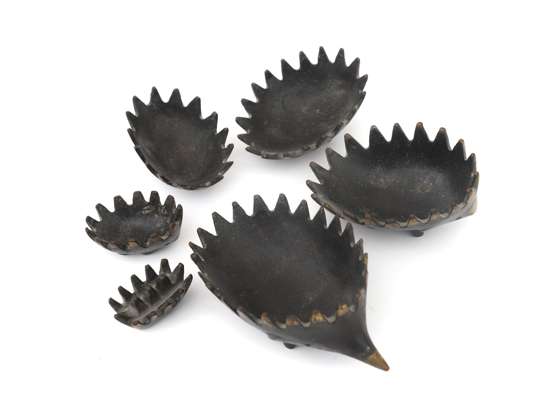 Walter Bosse (1904-1979) Six stackable brons bowls, the whole shaped as an hedgehog, second half - Bild 3 aus 3