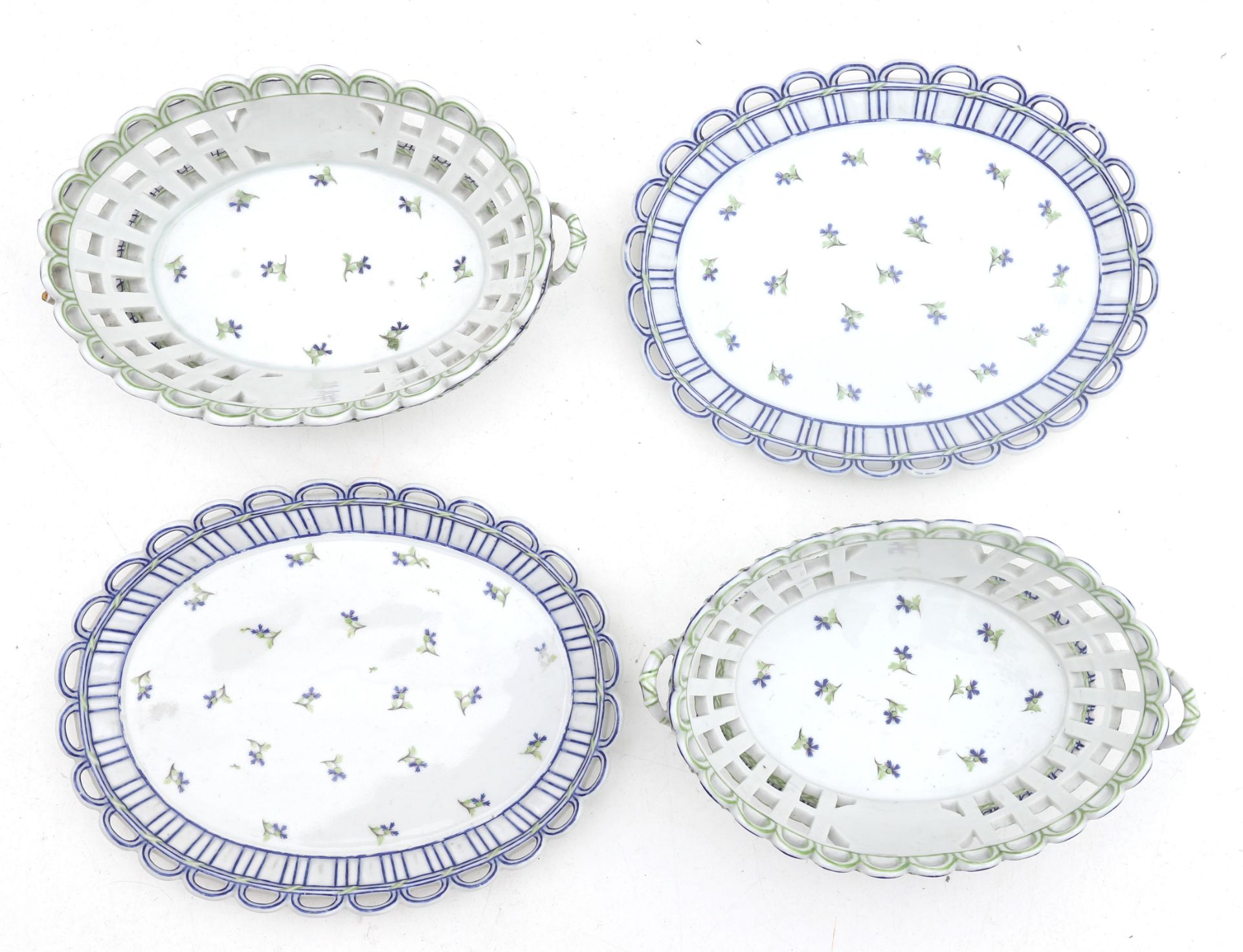 Two porcelain oval baskets (nut baskets) with stand, Niderviller (Germany: Niederweiler), Lorraine, - Bild 4 aus 4