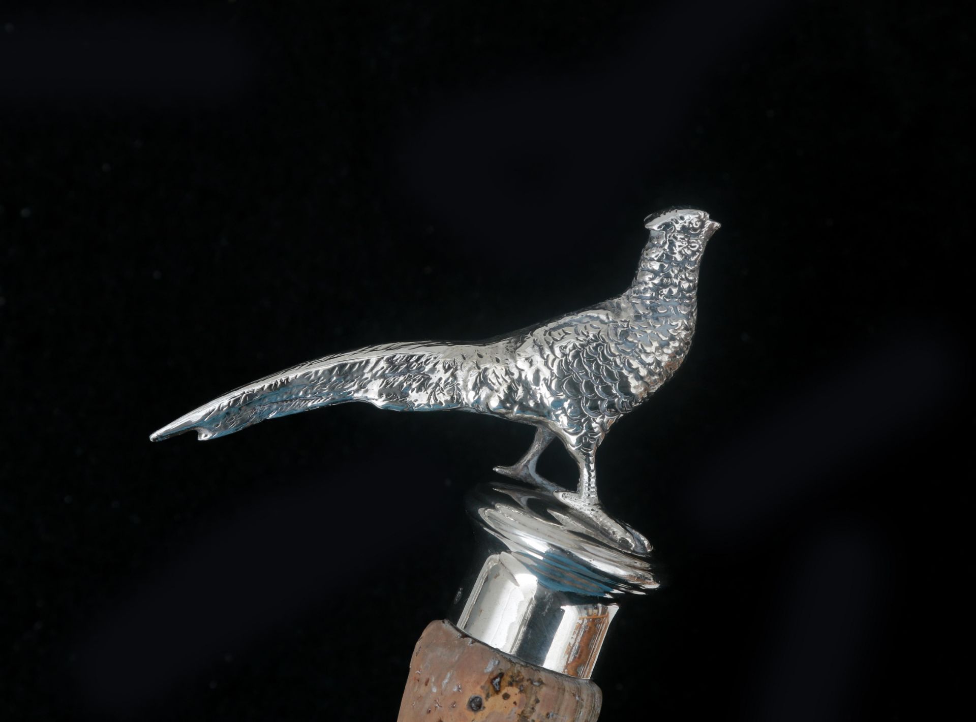 A pair of silver decorative corks, one with a miniature silver pheasant, this one sterling silver, - Bild 2 aus 4