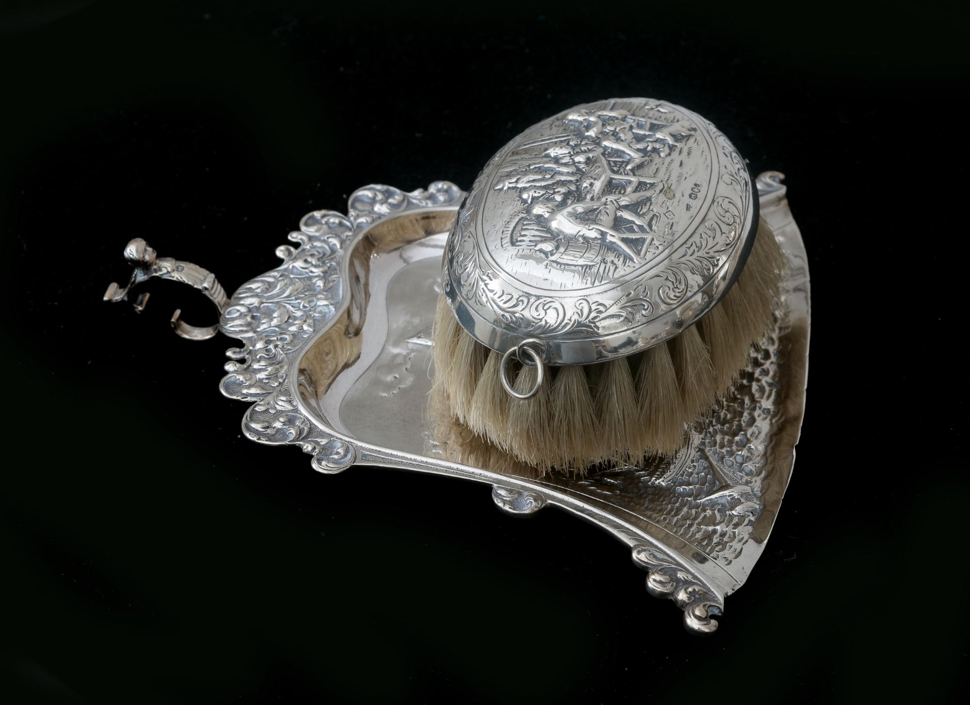 A Dutch silver table slider with tin. Brush oval, with old Dutch image. Dutch, Amsterdam, 1931. Tin - Bild 6 aus 6