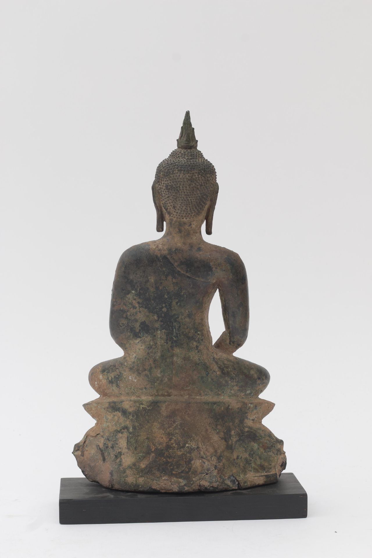 Bronze Buddha from the surroundings of Ayuthia, Thailand. The head crowned with tall ushnisha, the - Image 6 of 10