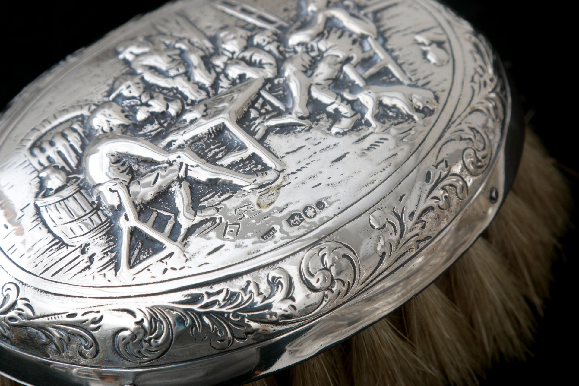 A Dutch silver table slider with tin. Brush oval, with old Dutch image. Dutch, Amsterdam, 1931. Tin - Bild 2 aus 6