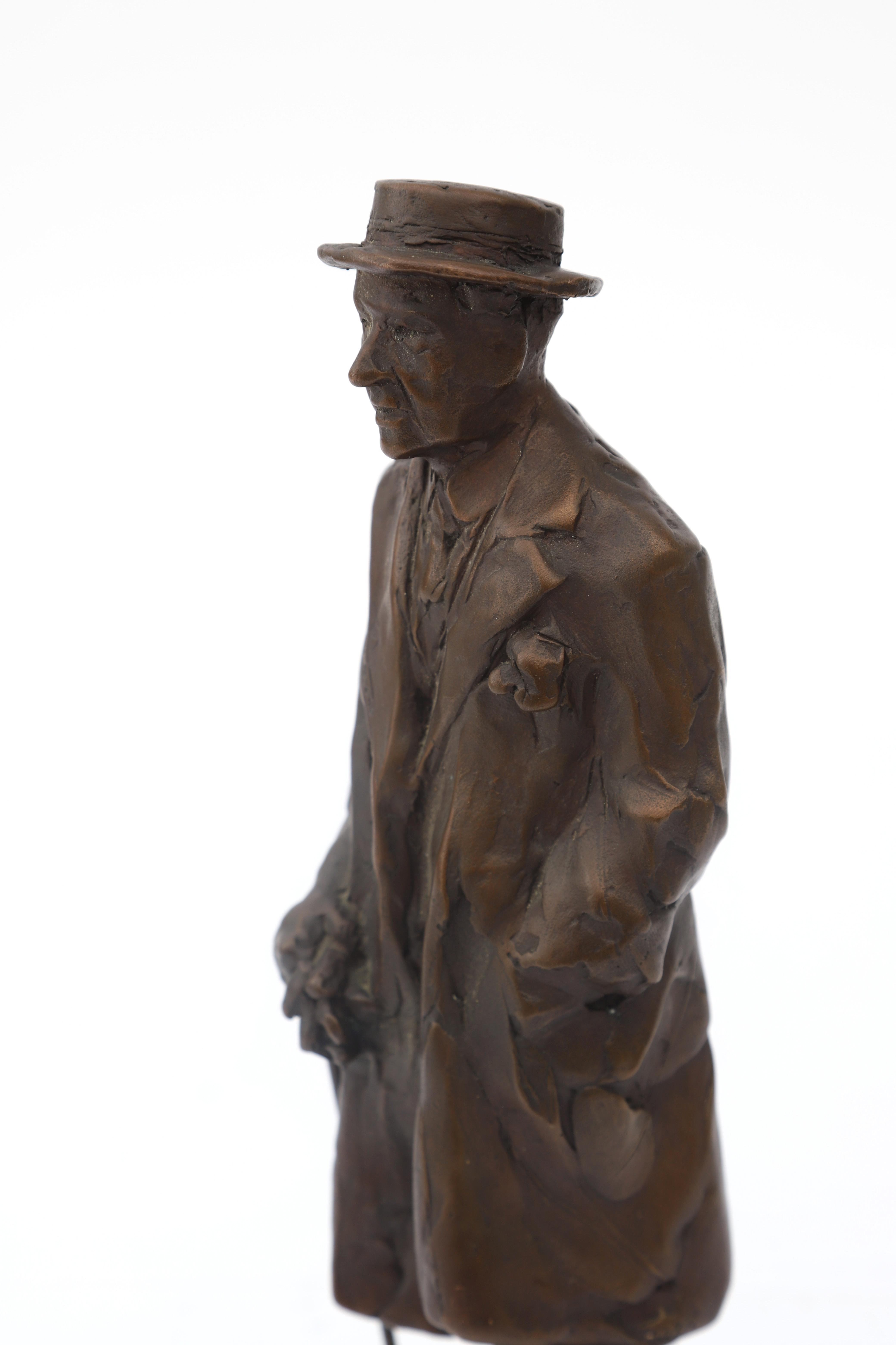 Korstiaan (Kees) Verkade (1941 – 2020) Bronze sculpture depicting Louis Couperus (1863-1923) Dutch - Image 2 of 3