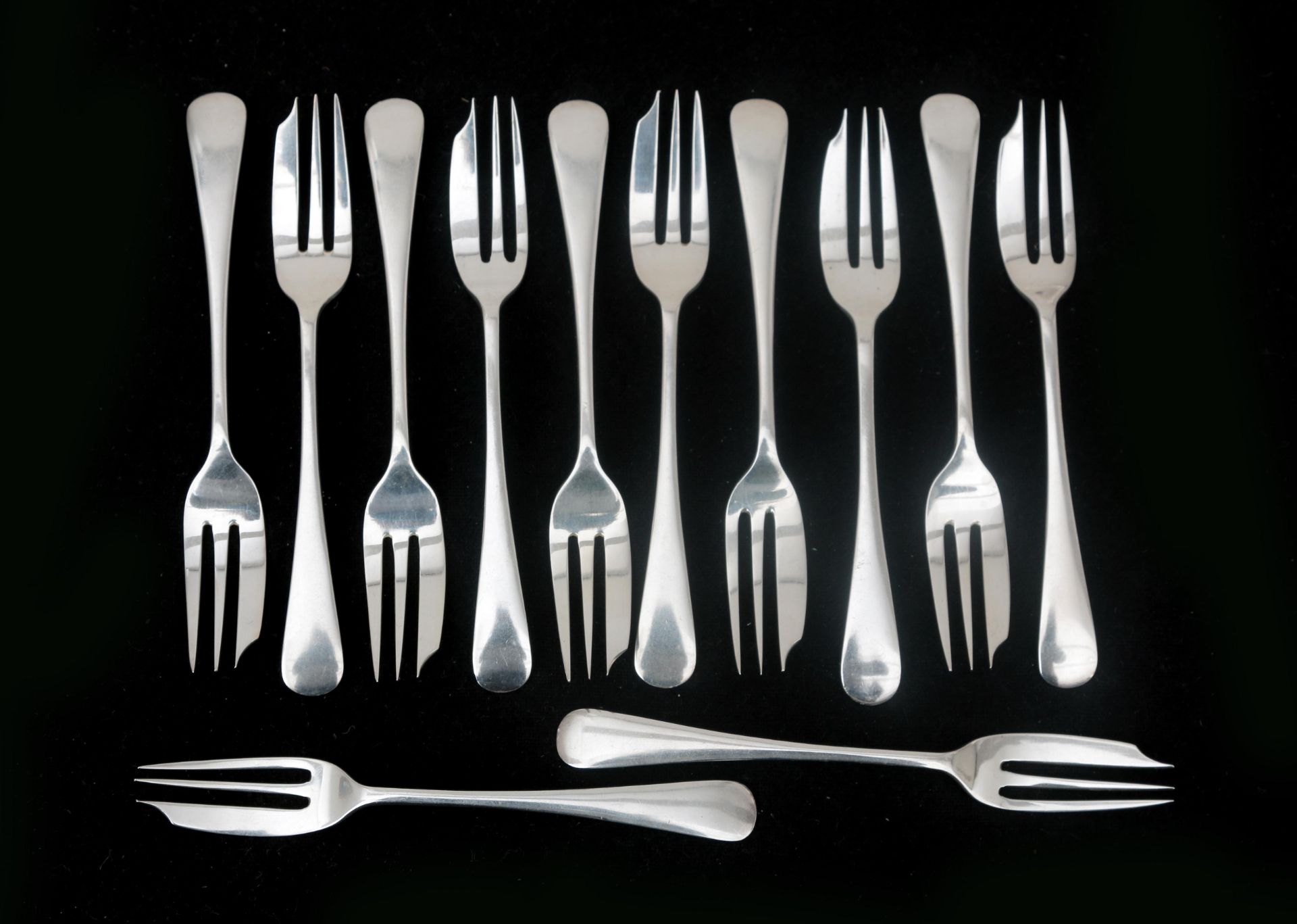 Twelve 1st grade (sterling) silver pastry forks, England, Sheffield, 1938. Weight: 234 g. L. 13,5