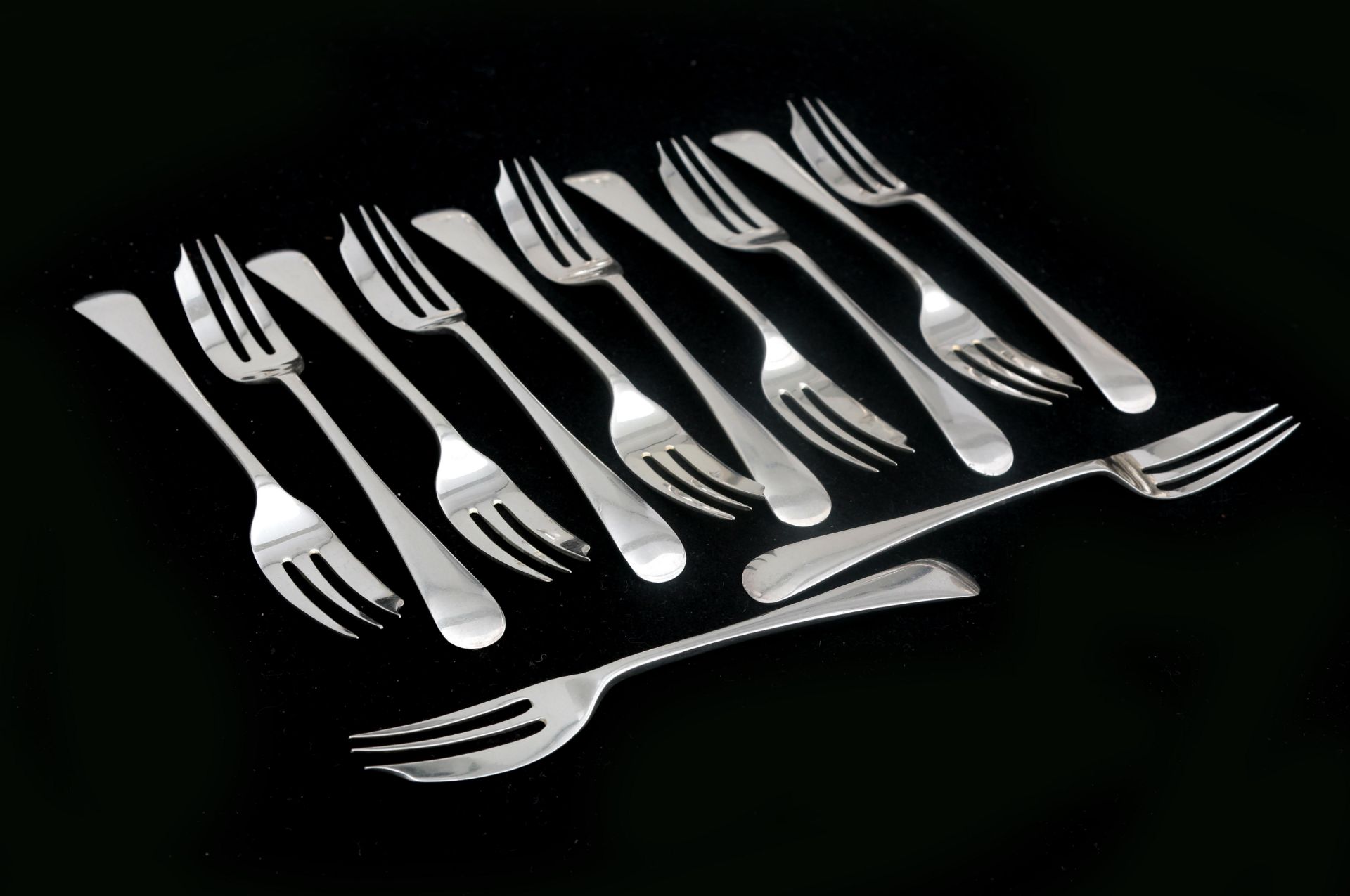 Twelve 1st grade (sterling) silver pastry forks, England, Sheffield, 1938. Weight: 234 g. L. 13,5 - Bild 2 aus 4