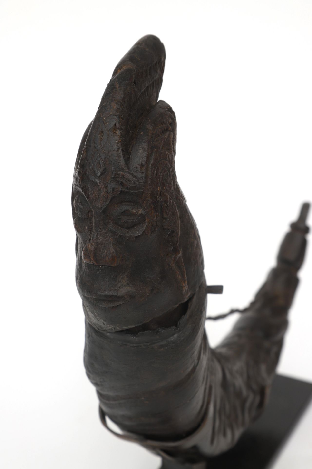 A rare Batak medicine horn (Puk Puk horn), Sahan Naga Morsarang, Sumatra, Indonesia, ca. 1900. - Bild 2 aus 4
