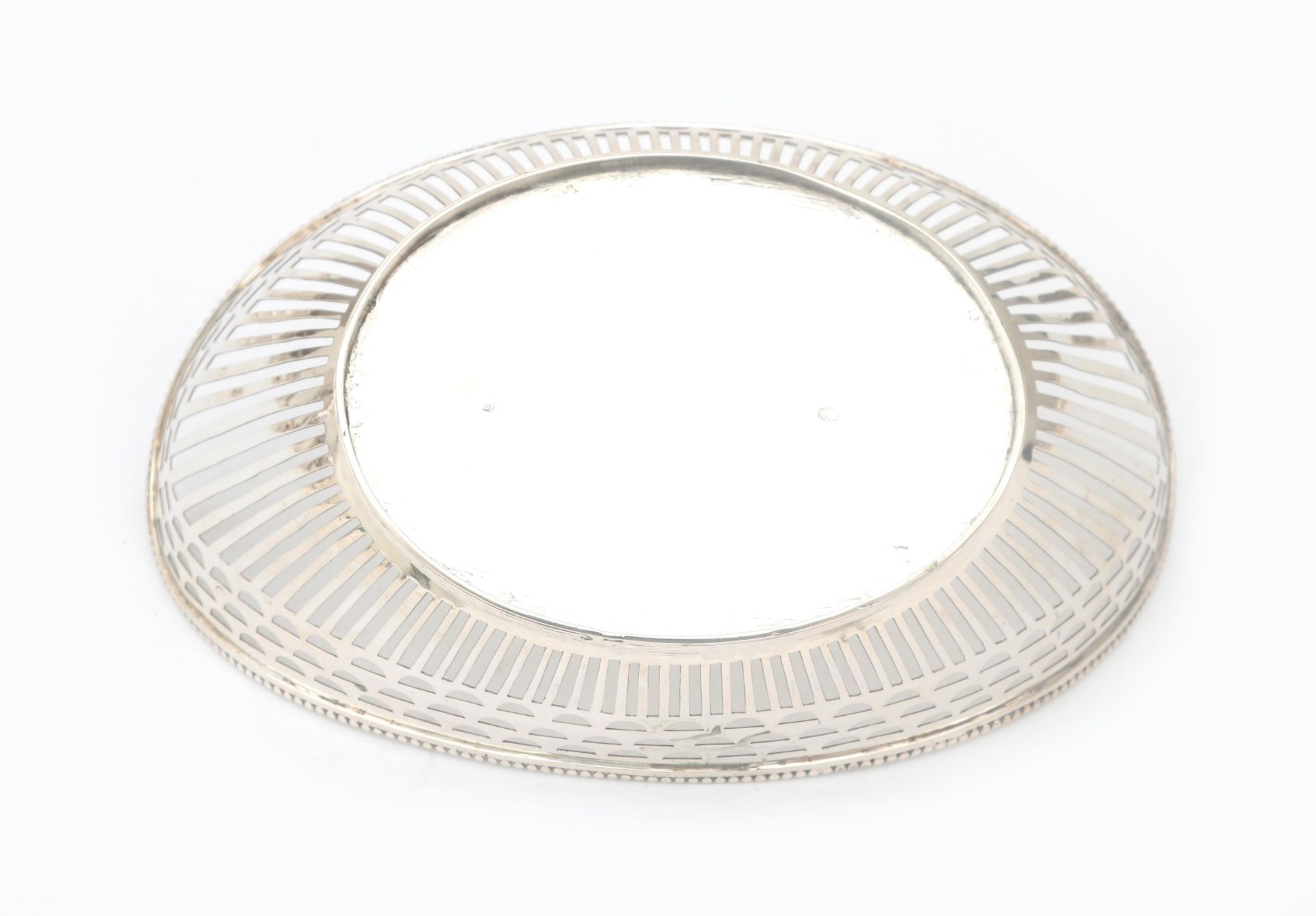 A Dutch ajour sawn 2nd grade silver bread basket with pearl rim on filleted stand ring. Masters - Image 3 of 4