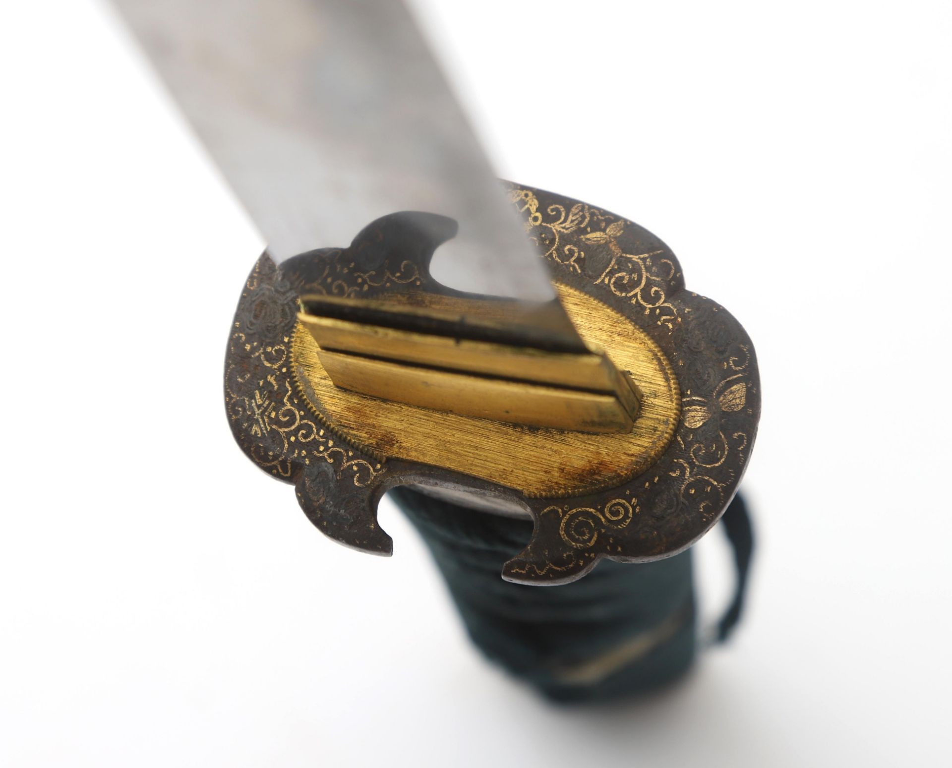 The wakizashi (脇差 / 'side inserted sword': referring to how they were worn, on one side underneath - Bild 2 aus 5