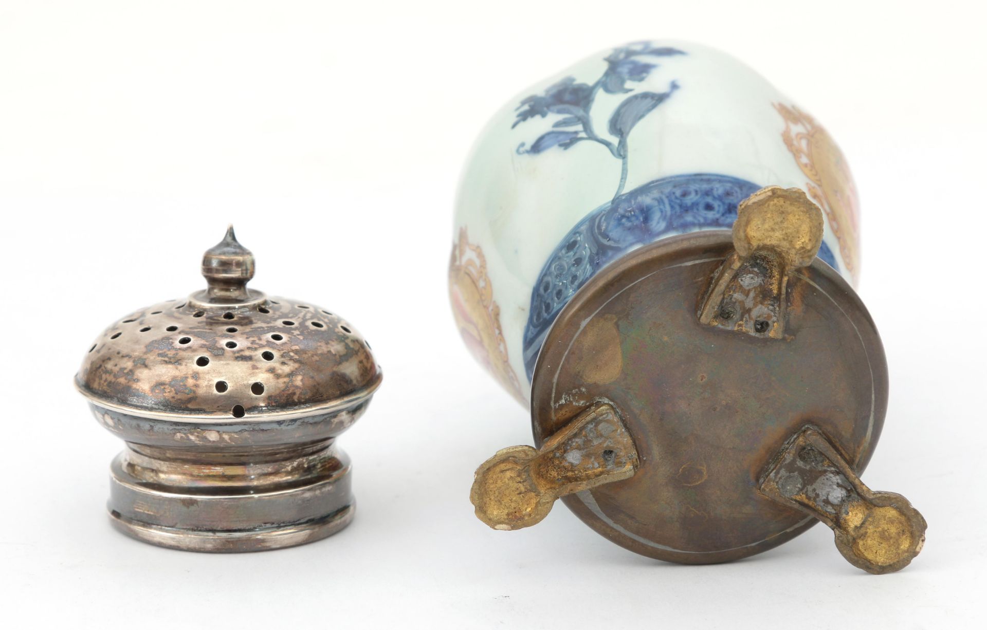 A silver and brass mounted Chinese export (Chine de commande) tea caddy with the Sichterman family - Bild 2 aus 5