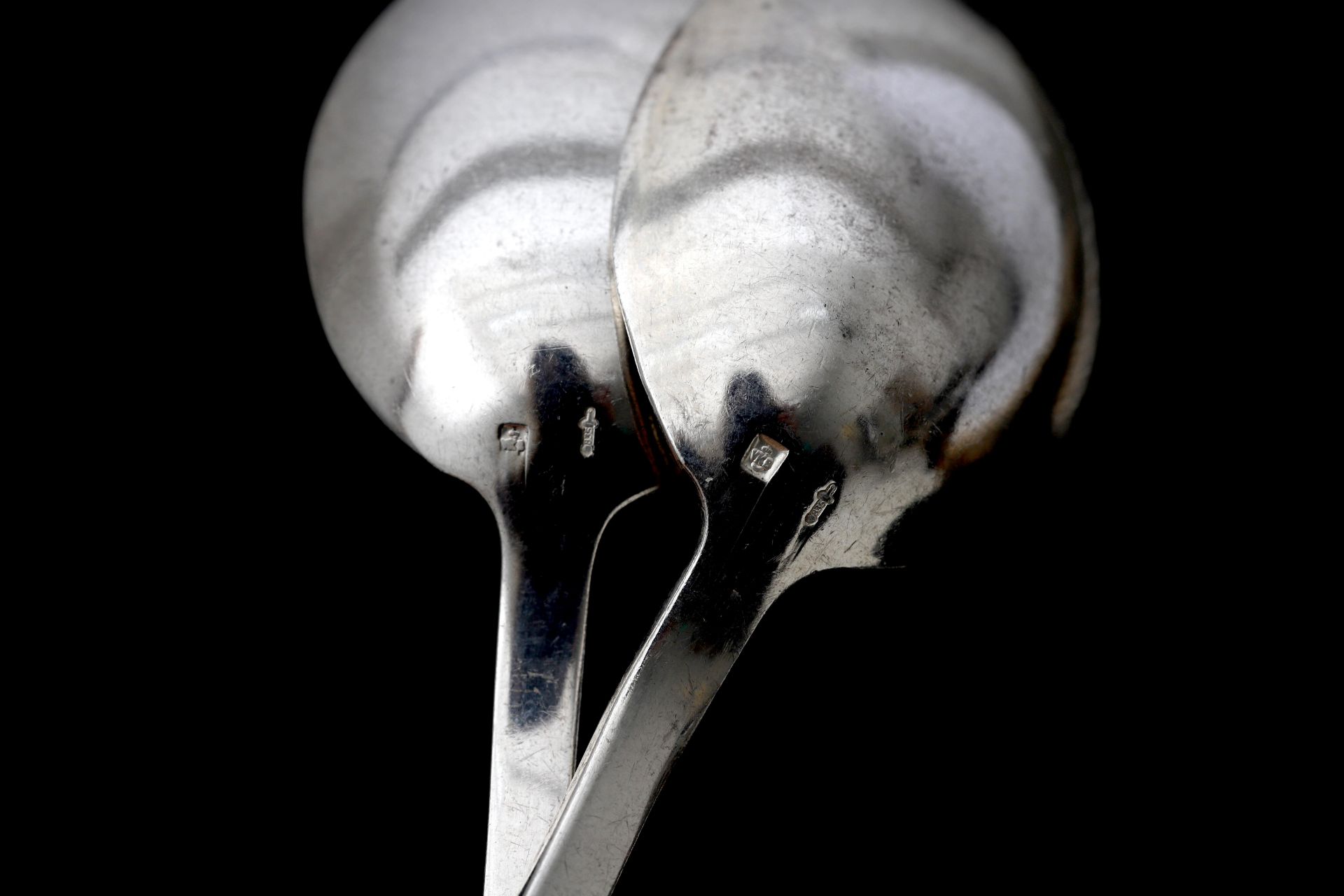 A set of twelve Dutch silver coffee/tea spoons crowned with a deer, master: Van Kempen & Begeer. - Bild 3 aus 3