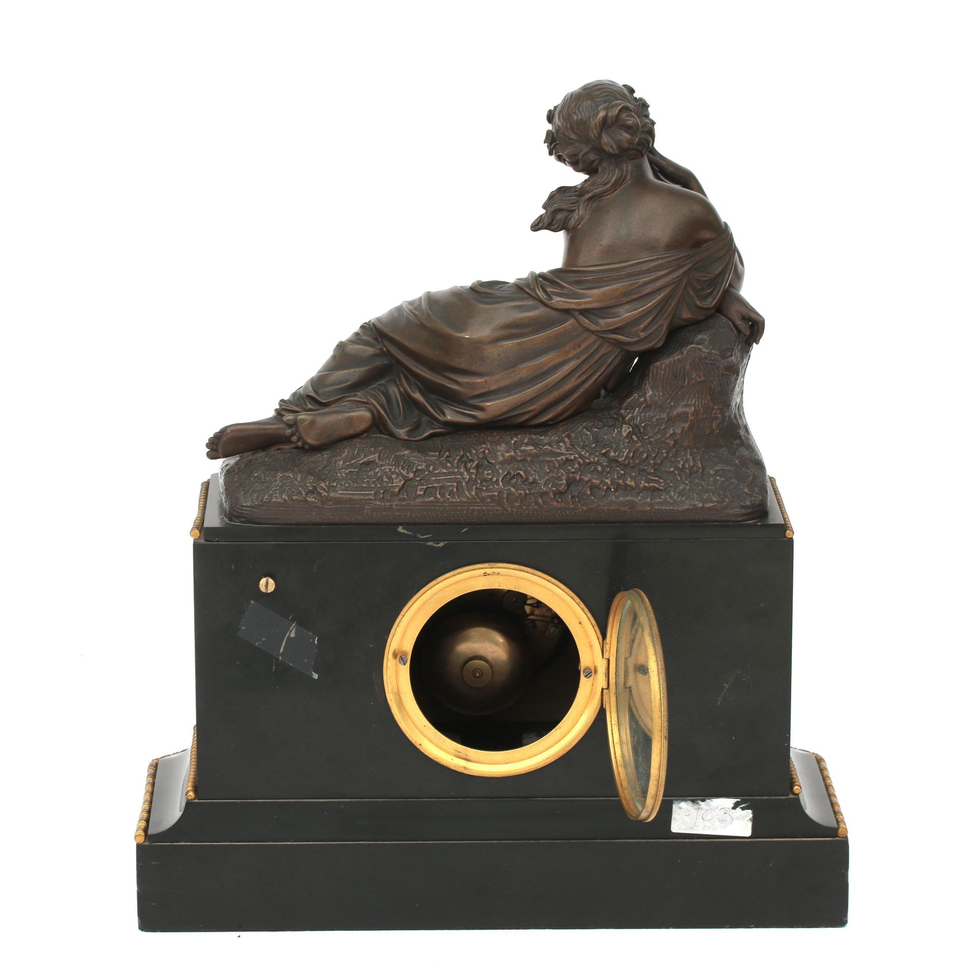 The case crowned with allegory of love, resting on a black marble base, the dial face with Roman - Bild 2 aus 5