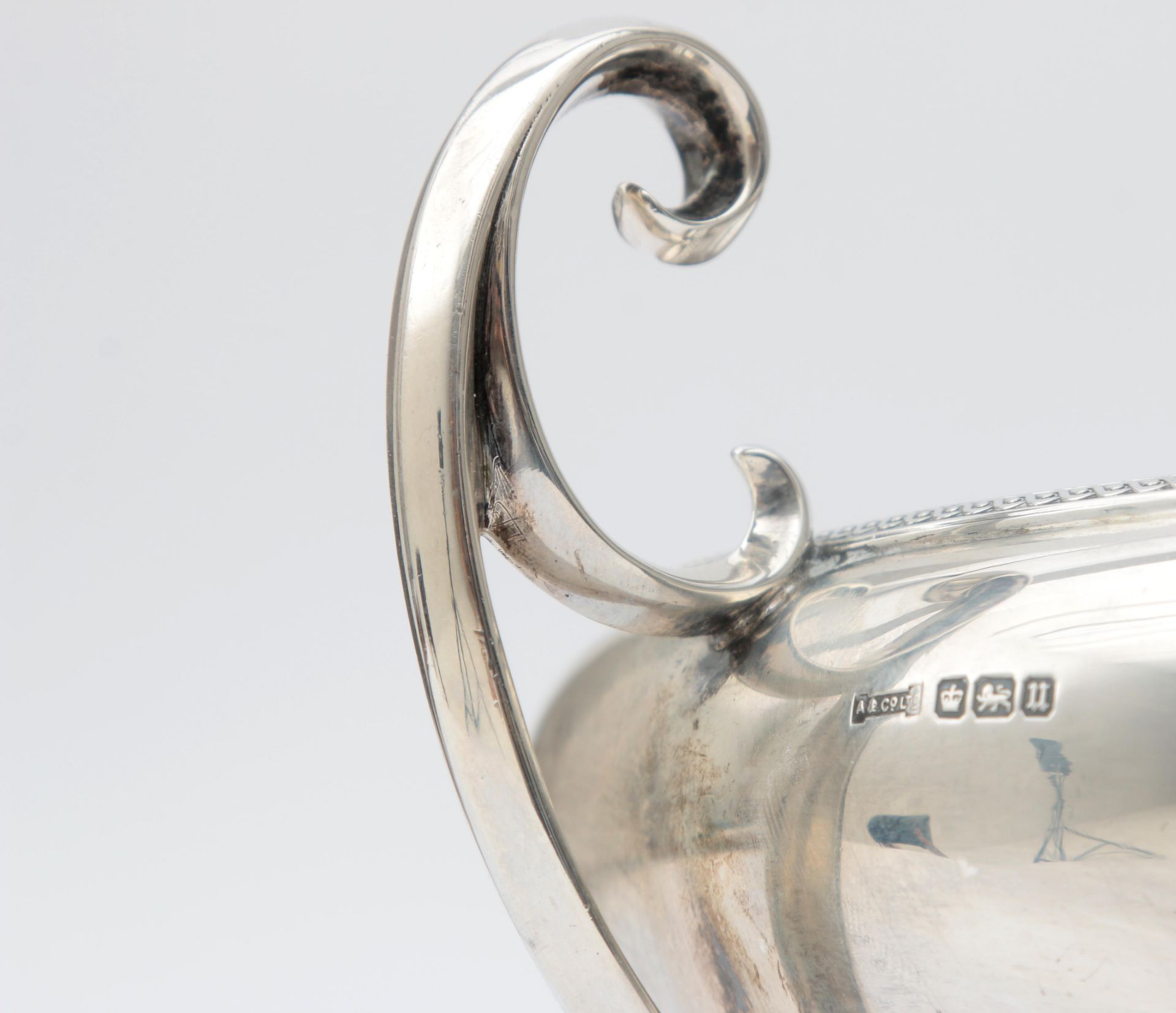 A sterling silver cream bowl on a foot, a round wide-flaring bowl with two high, upright curling - Bild 4 aus 4