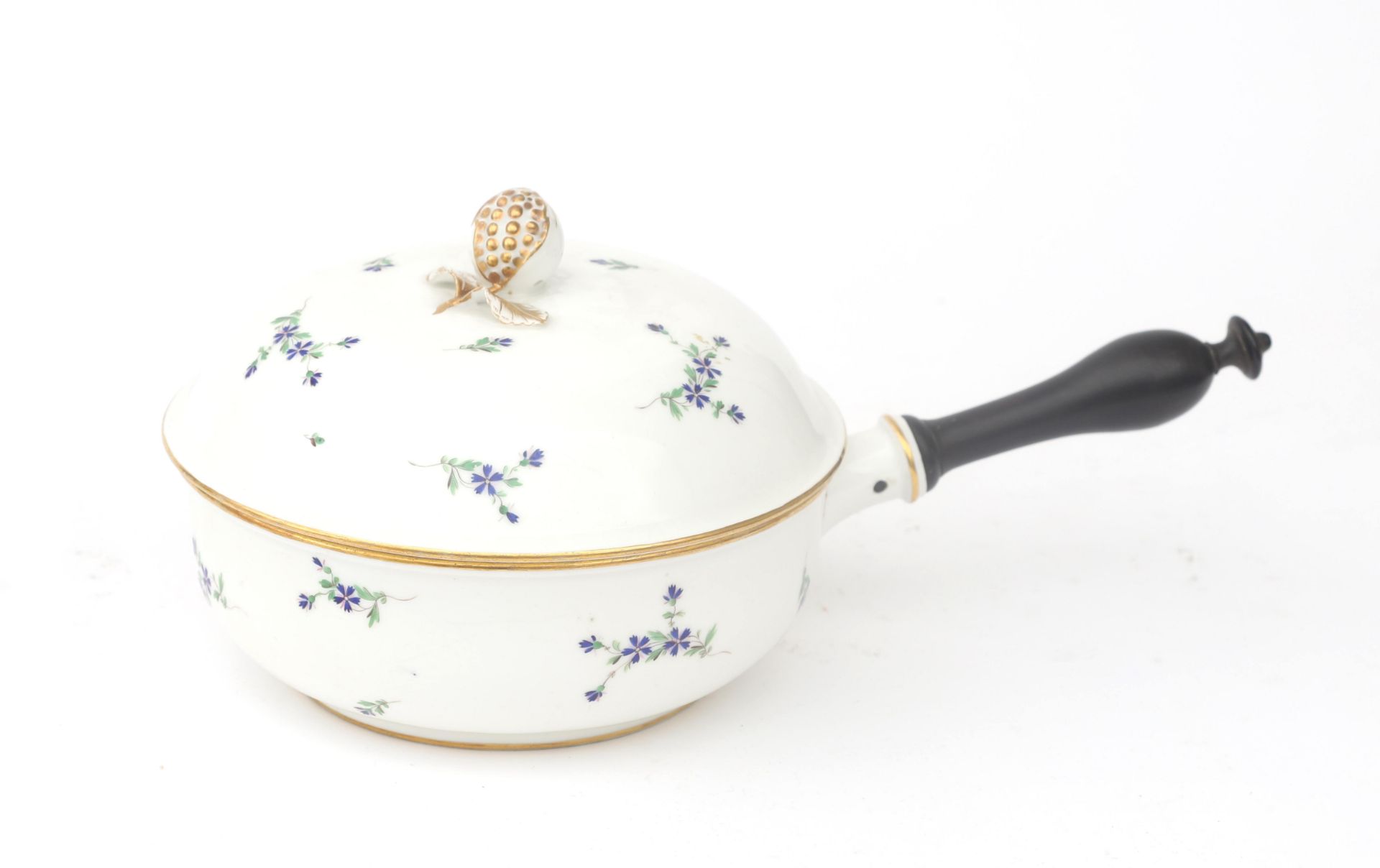 A porcelain casserole with wooden handle and 'Barbeau' motif, Paris, France, late 18th / early 19th