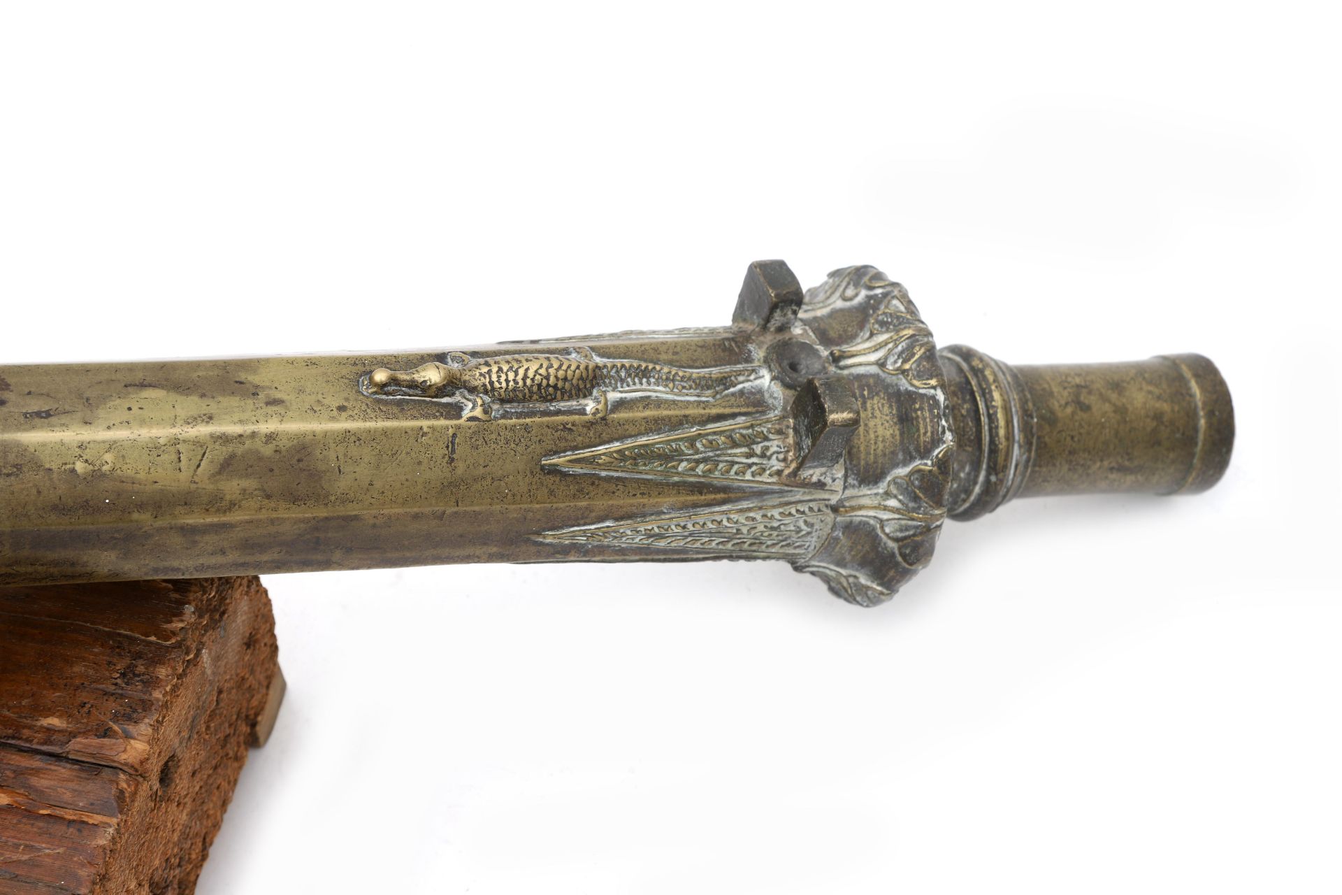A bronze Lantaka, signal canon, former Dutch Indies/ Indoensia, 1st half 20th century. Bronze, - Bild 2 aus 3