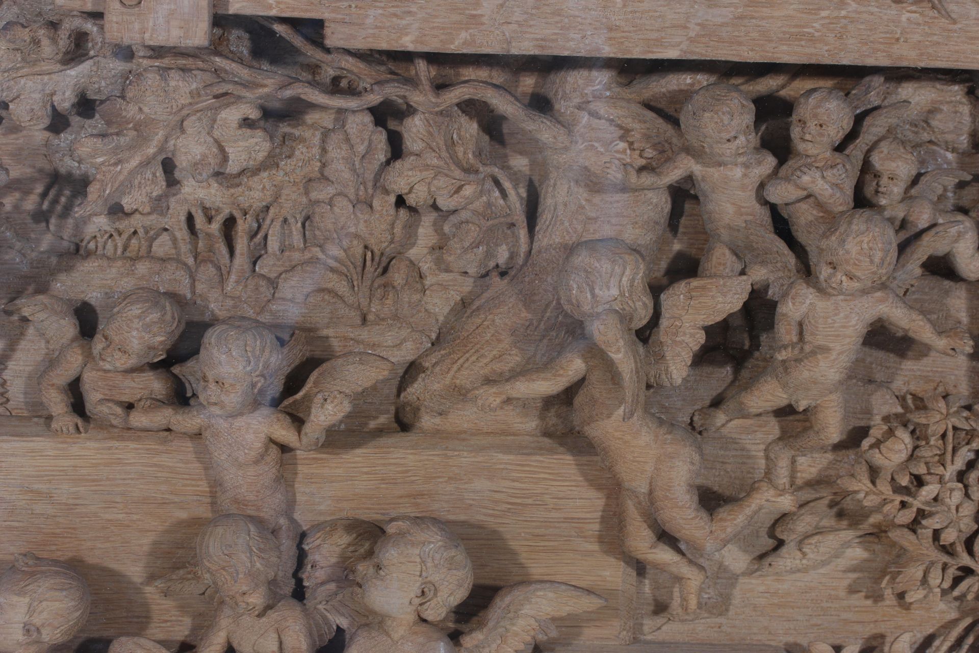 A carved wooden relief with scene of a spinster with children and putti, Germany, late 19th - Bild 3 aus 4