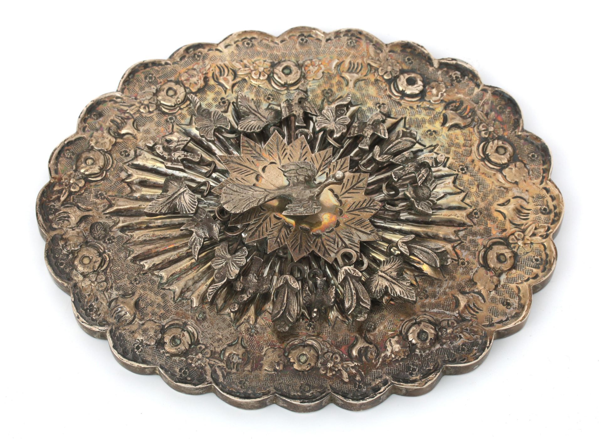 An oval 800 silver mounted mirror with relief decoration of birds and leaves at the back, middle Eas - Bild 2 aus 3