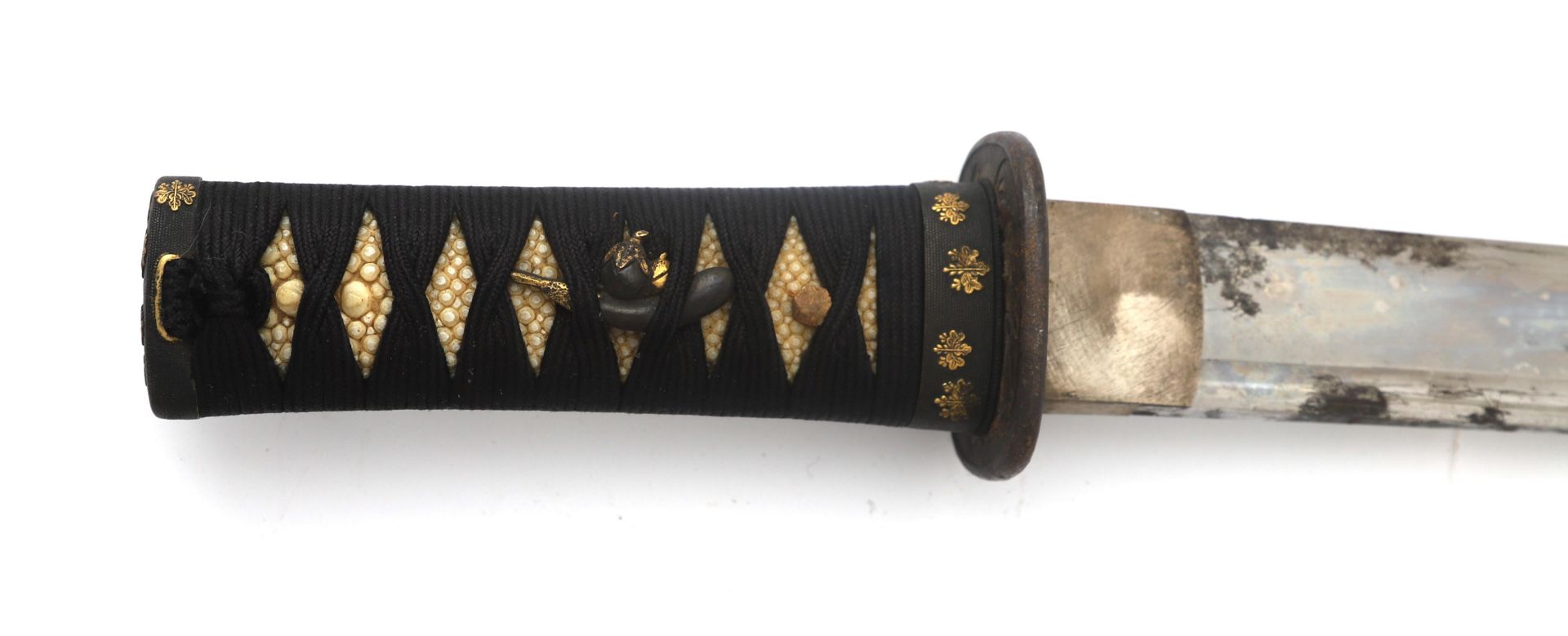 The wakizashi (脇差 / 'side inserted sword': referring to how they were worn, on one side underneath - Bild 2 aus 5